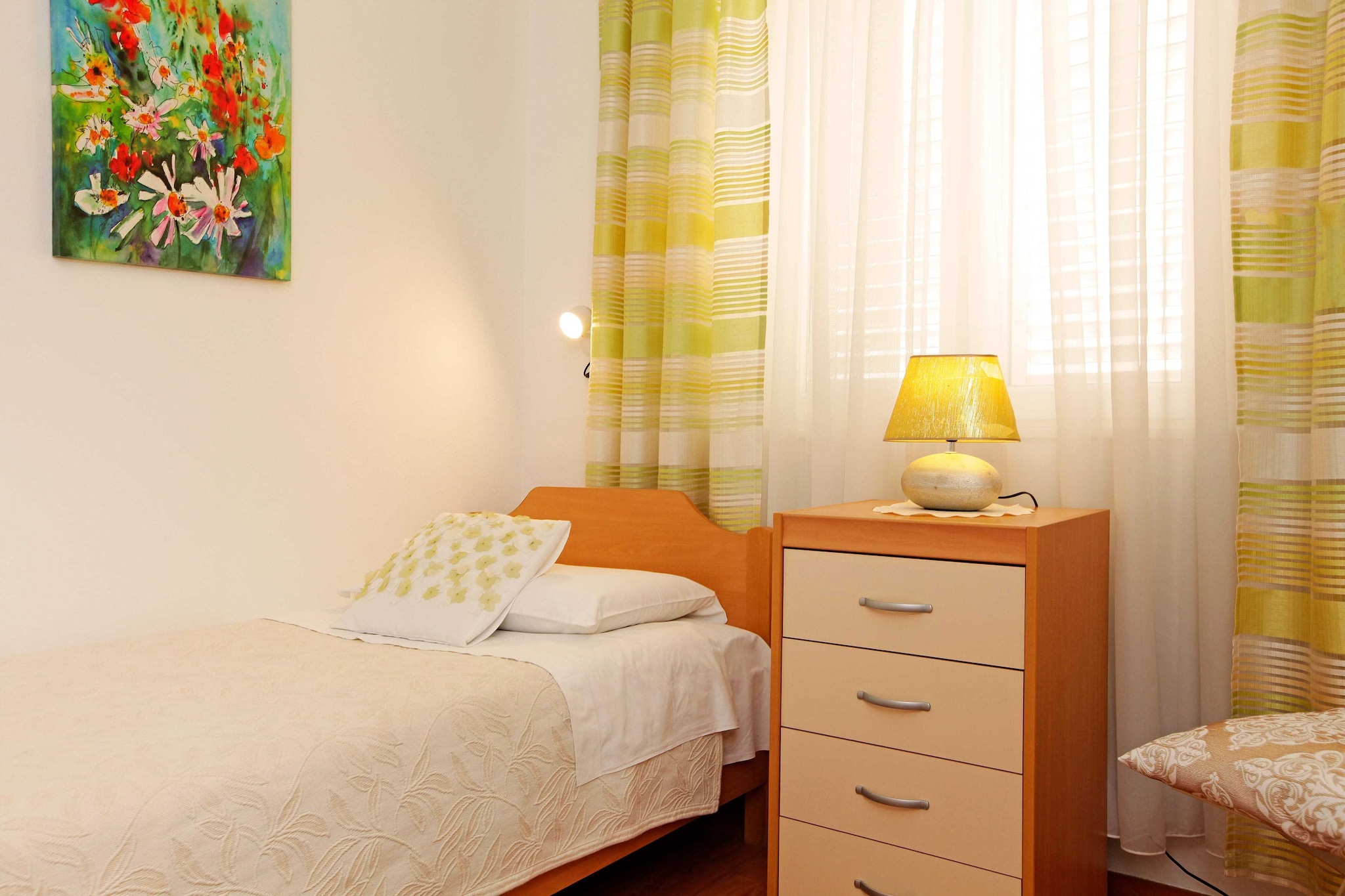 Sunshine Apartment Doda - Three Bedroom Apartment with Balcony and Sea View-Slaapkamer