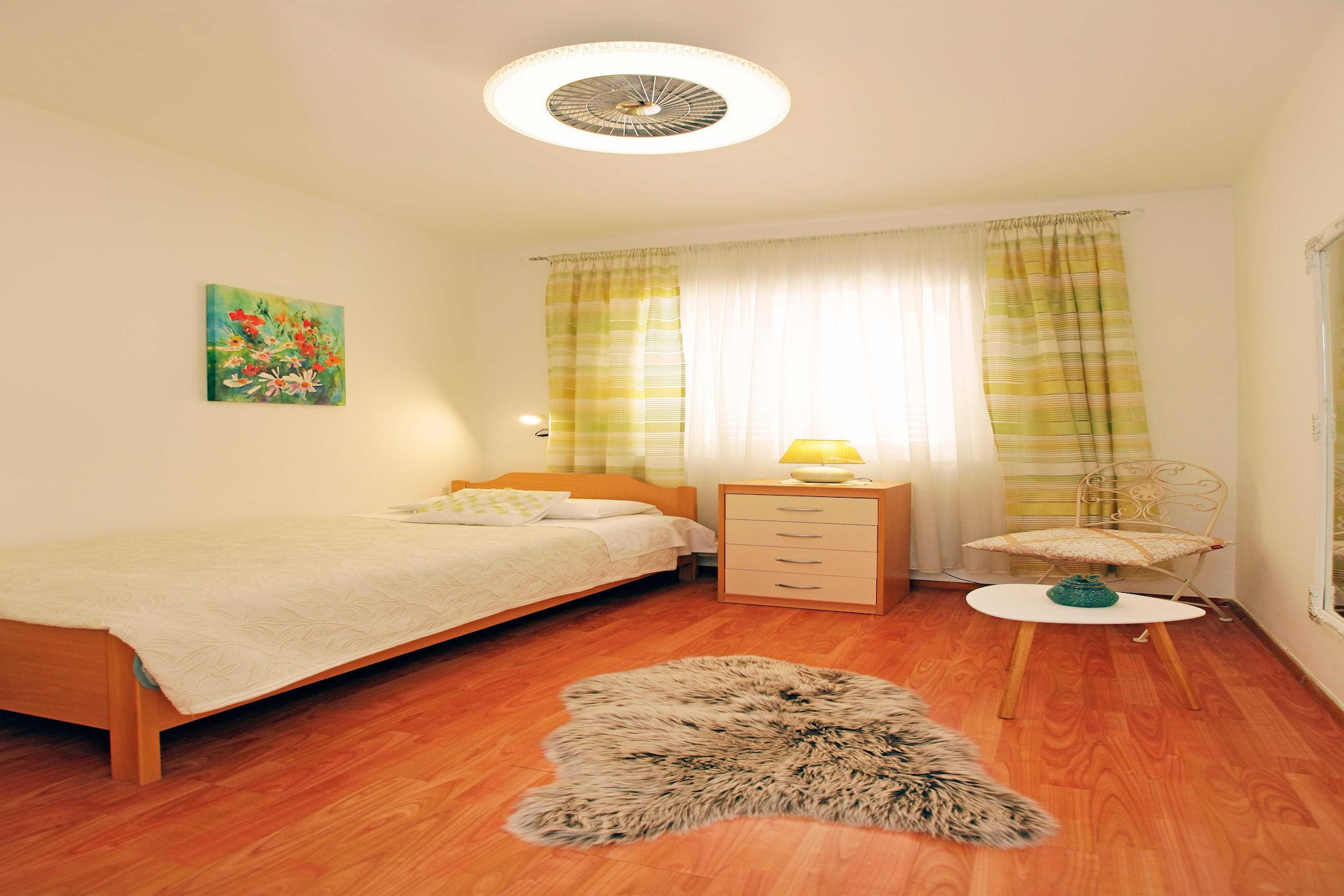 Sunshine Apartment Doda - Three Bedroom Apartment with Balcony and Sea View-Slaapkamer