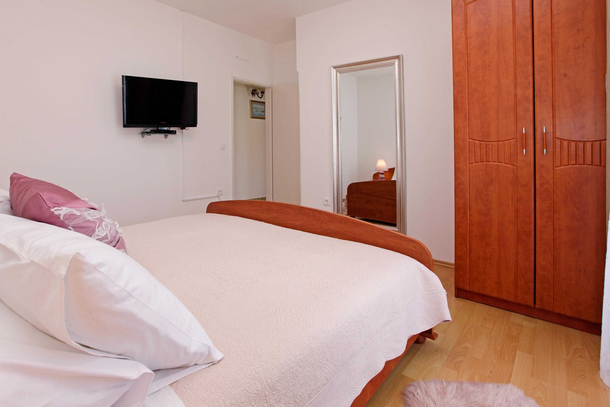 Sunshine Apartment Doda - Three Bedroom Apartment with Balcony and Sea View-Slaapkamer