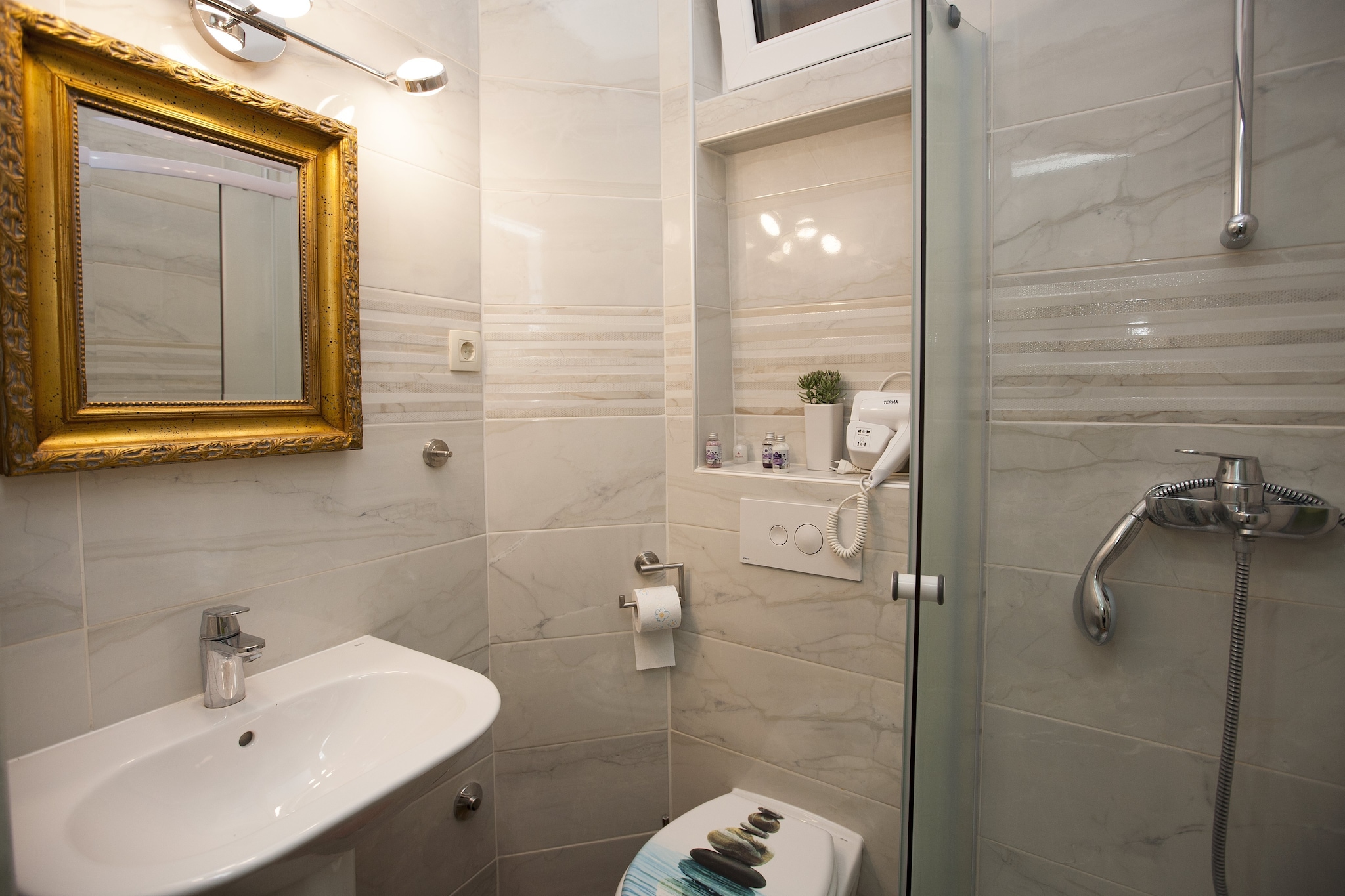 Zen Apartment - One Bedroom Apartment-Badkamer