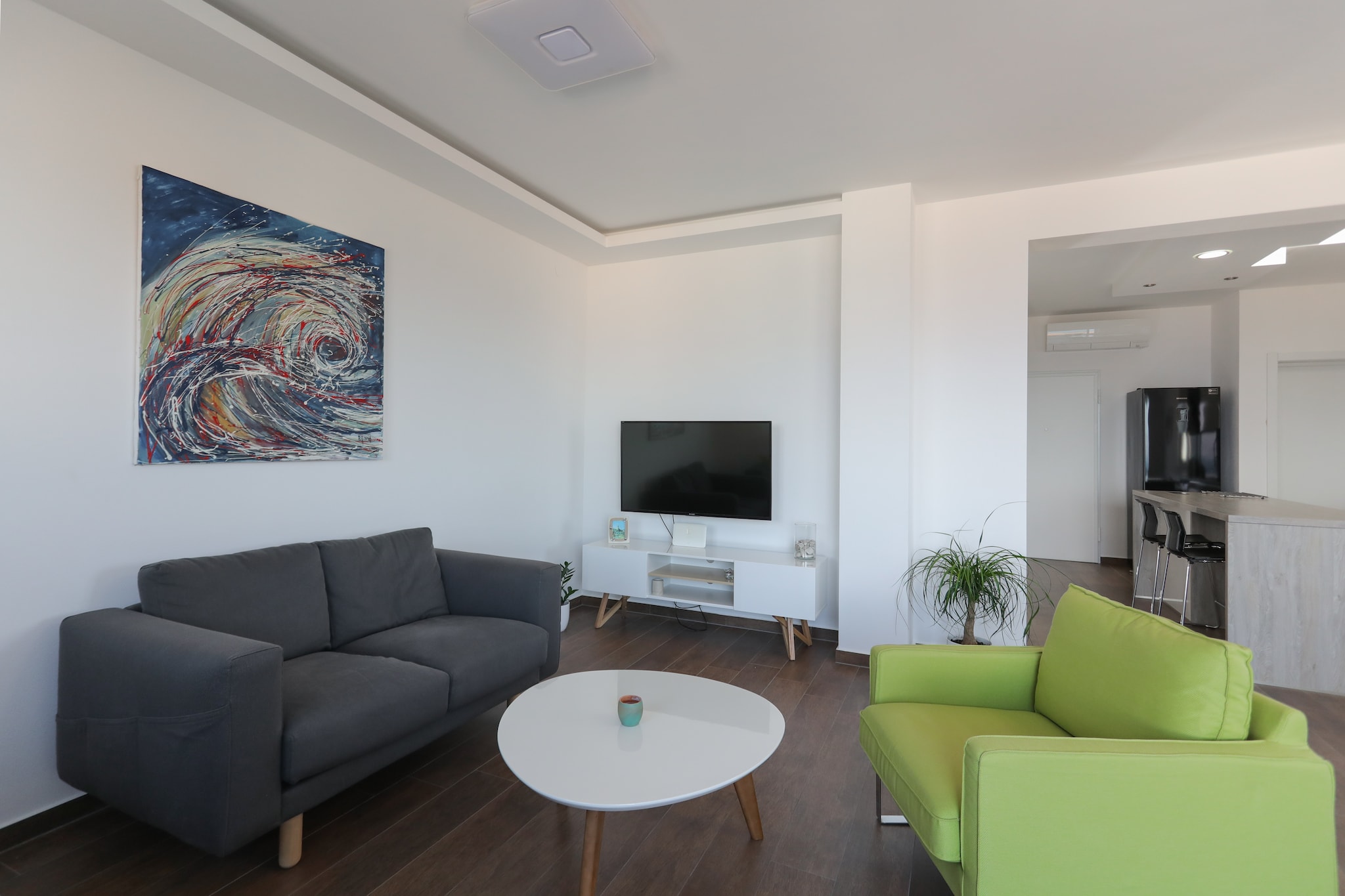Apartment M&J offers self-catering accommodation in Sutivan, island Brac, very close to the beach. 

Free private parking is available on site
Laundry service is possible at the property upon request, charges apply.

This lovely two-bedroom apartment features free WiFi, air conditioning and flat-screen cable TV, as well as kitchen equipped with stove, oven, refrigerator, freezer, water kettle, dishwasher and dining area. There are two private bathrooms fitted with shower and hairdryer. The apartment will also provide guests with furnished terrace with beautiful sea view.

Ironing facilities will be at guests' disposal.

Apartment M&J is located in Sutivan, little idyllic town on the island of Brač, known for its beautiful beaches and surrounding forests, Mediterranean atmosphere, vineyards and olive plantations. The place is very quiet and ideal for a relaxing holiday with a landscape of beautiful nature and crystal clear sea and beaches.



The nearest beach is only 50 m away from the property, while various bars, restaurant and grocery store can be found within 200 m range.

Supetar ferry port is 8 km away from the property.