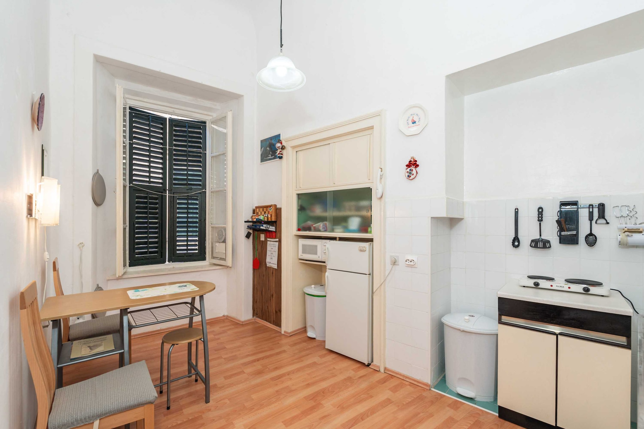 Two Stars Two Beds Downtown Apartment - One-Bedroom Apartment