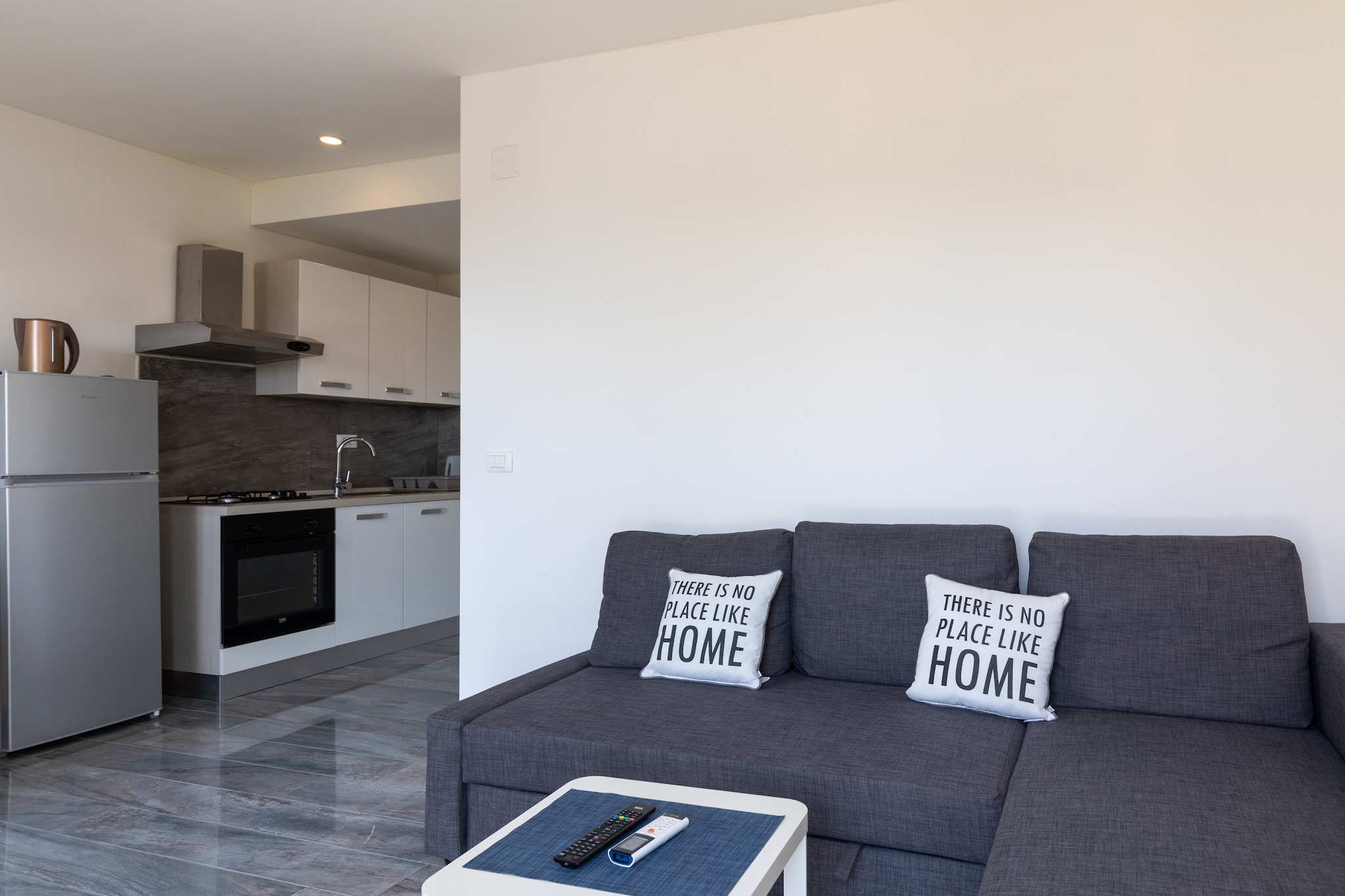 BegoviÄ‡ Guest House is situated on Babin Kuk Peninsula, only couple of minutes from the nearest beach and with many more in the surrounding area.

Luggage storage is possible prior check in and after check out, so you can explore the city a little more before your departure.



Free private parking is available, reservation is required.

This lovely one bedroom apartment is perfectly fit for up to four people. It features free WiFi, air conditioning, TV, as well as open space living room, kitchen and dining table. The apartment has a private bathroom with shower, hairdryer and toilet.

Washing machine is at your disposal.

Iron and baby cot are available upon request.

This location offers a lot of opportunities to relax, since guests can reach various lovely places in couple of minutes walk. Many shops, restaurants, cafes, parks, beaches and a beautiful sea side promenade are a 2-minute walk away. Bank and ATM's, grocery store and bakery can be reached in 500 meters range.
Dubrovnikâ€™s Old Town is just a 15-minute bus ride away, with a bus stop 350 meters from the property.

Dubrovnik bus station and ferry port, connecting the mainland with various Dalmatian islands, are 8 minutes ride from the accommodation, while Dubrovnik Airport is 22.7 km away.