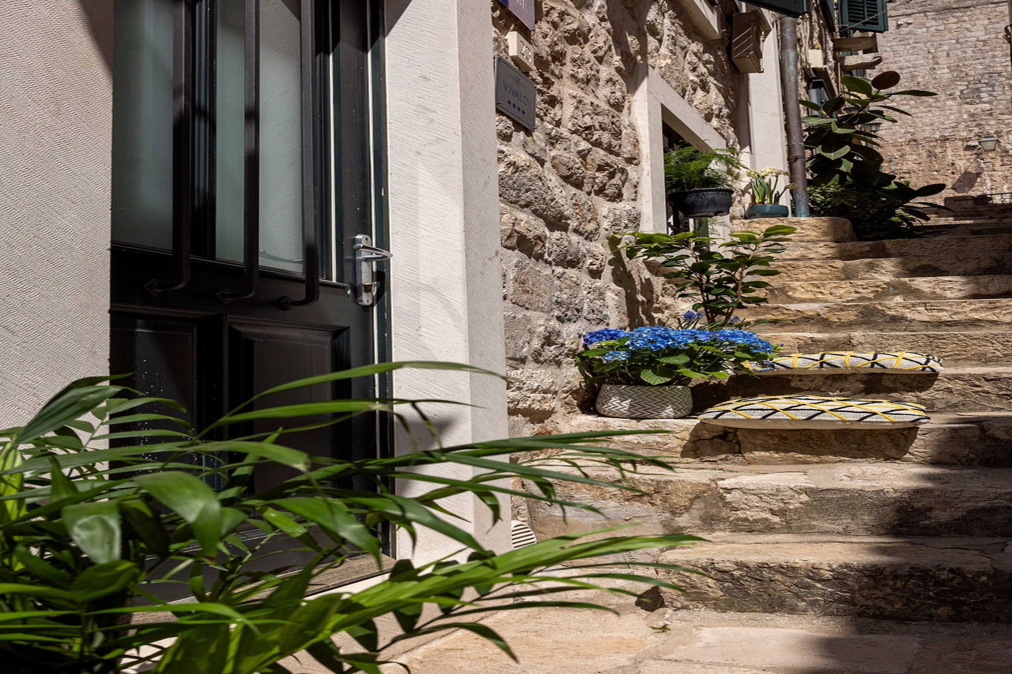 Vivaldi - Deluxe Double Room with Side City View (S3)