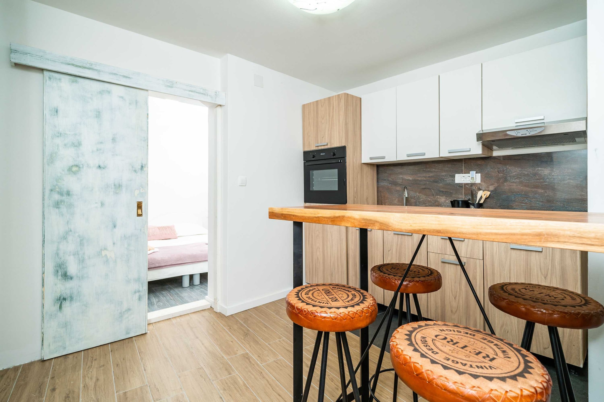 Apartments Dub - One-Bedroom Apartment  (no.4)-Eetkamer