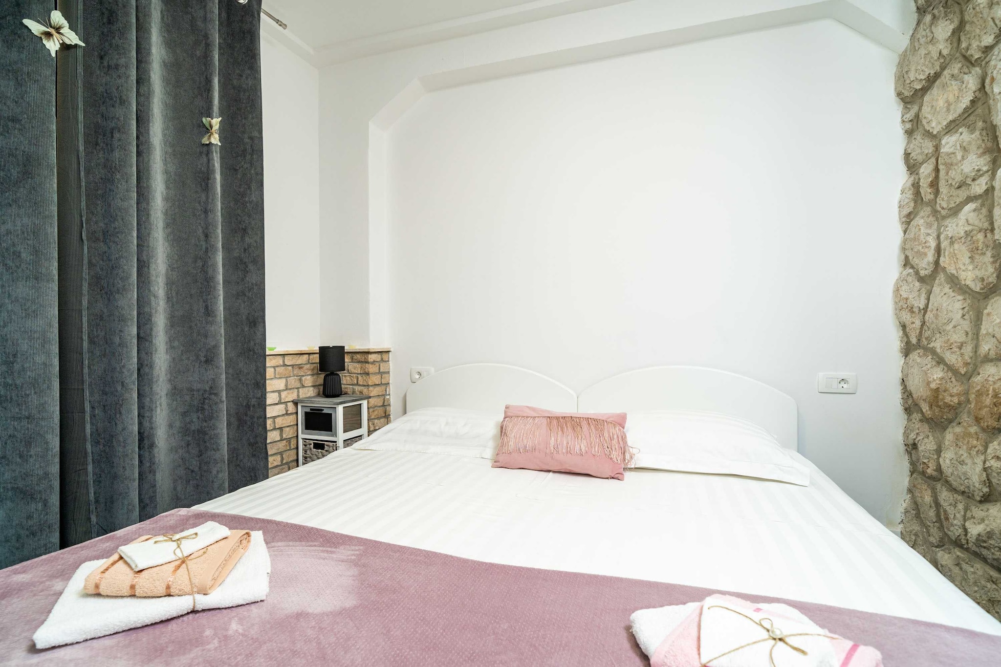 Apartments Dub - One-Bedroom Apartment  (no.4)-Slaapkamer