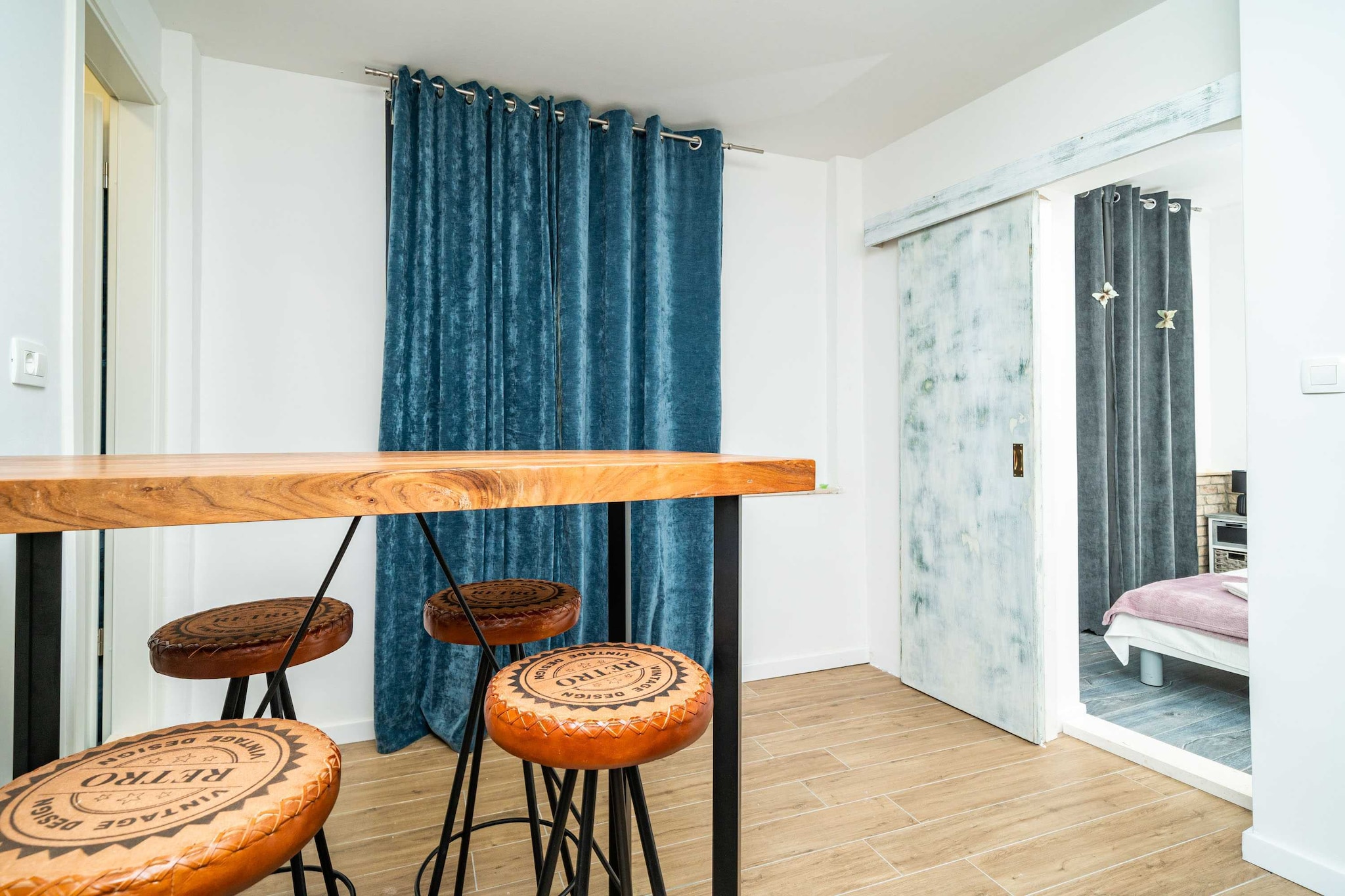 Apartments Dub - One-Bedroom Apartment  (no.4)-Eetkamer