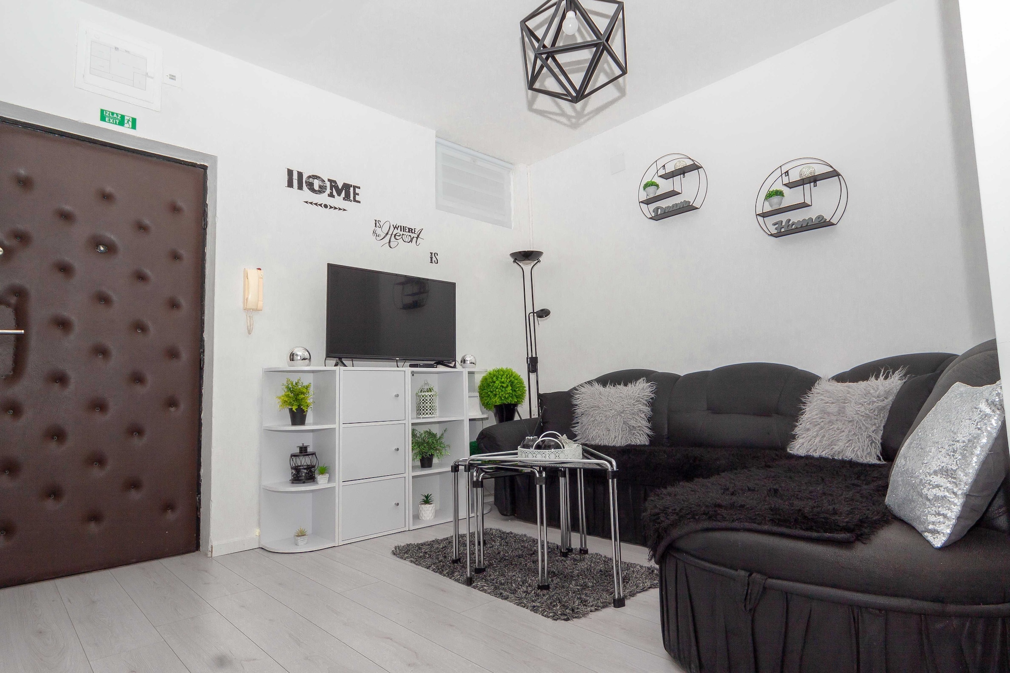 Apartment Jamblip offers self-catering accommodation in residential area of Split. This modernly decorated apartment consists of two bedrooms, air conditioned living room with SAT TV, equipped kitchen with dining area, private bathroom and furnished balcony. Free WiFi is provided throughout the property.

Kindly note
Public parking is possible nearby,  reservation is not possible and charges are applicable.
Apartment is not suitable for disabled persons because it is located on 5.floor , no elevator.

This lovely two-bedroom apartment features free WiFi, air-conditioning and flat-screen SAT TV, as well as kitchen fitted with stove, oven, refrigerator, coffee machine, water kettle, toaster, and dining table. Private bathroom comes with bathtub, hairdryer and washing machine, and towels are also provided. The apartment will also provide guests with furnished balcony.

Ironing facilities and cleaning products will be at guests' disposal.

Please be advised that the apartment is situated on the fourth floor, and it is accessible by stairs only.

Apartment Jamblip is located in the city of Split, the second biggest city in Croatia and the biggest one on the Croatian coast. The city is famous for its great history and cultural heritage, its tradition, gastronomy, beaches and mild Mediterranean climate. 



Due to the property's favorable location in a residential area of Split, everything you may need for a pleasant stay can be reached in a proximate distance. The nearest supermarket is 50 m away from the property, while the restaurant, cafe bar, bank and a pharmacy can be reached in 200 m range. Nearest beach is 2 km away.



The property is located 2 km from ancient Diocletian's Palace, one of the best preserved monuments of the Roman architecture in the world and the most impressive landmark in Split. Popular "The Riva" promenade with many bars and restaurants is also within 10 minutes ride or 30 minutes walk, as well as many other famous sights, like Cathedral of St. Domnius, Prokurative Square and Gregory of Nin statue.

Split Airport is located 21 km away from the property, while ferry port and main bus station are 2,4 km away.