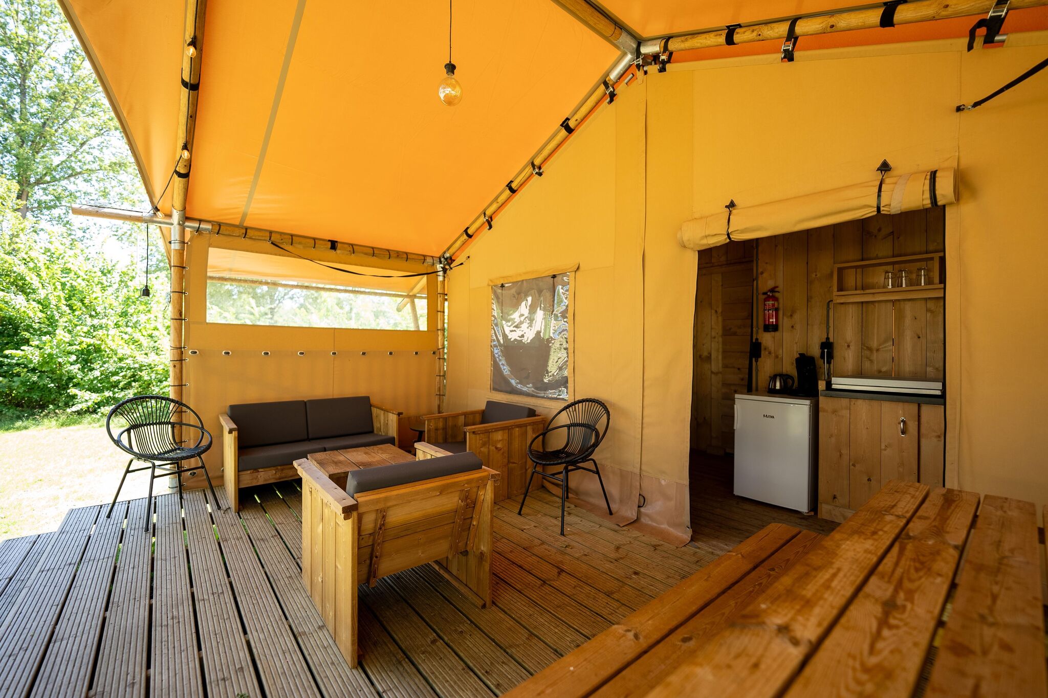 Nice safari tent with bathroom, at Hunebedcentrum