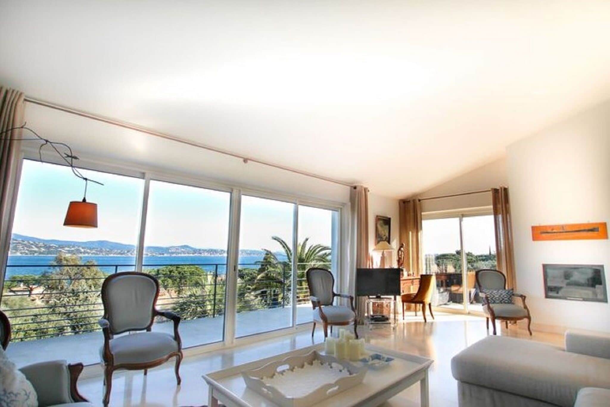Superbe Villa avec piscine dominant le Golfe de Saint Tropez pour 8 personnes