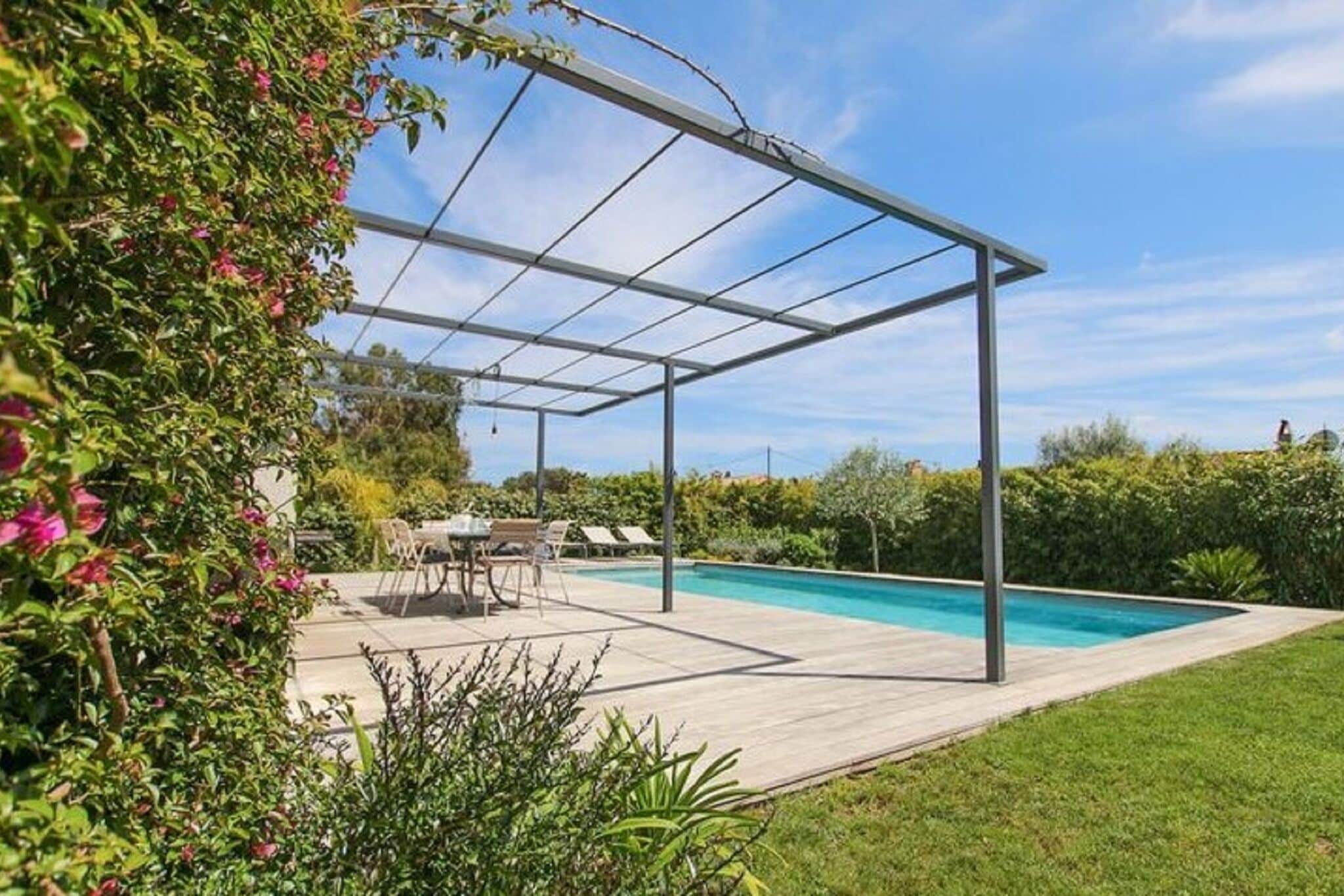 Inviting holiday home in Grimaud with private pool