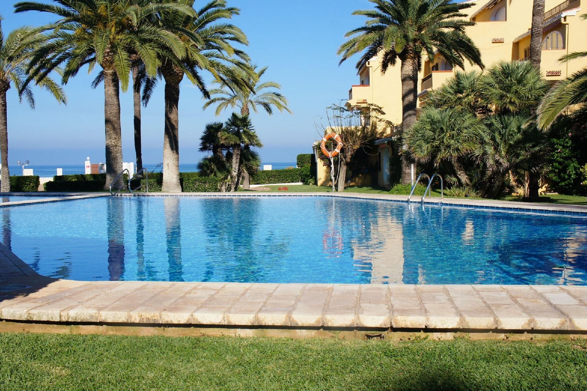 Bel appartement à Dénia avec piscine partagée