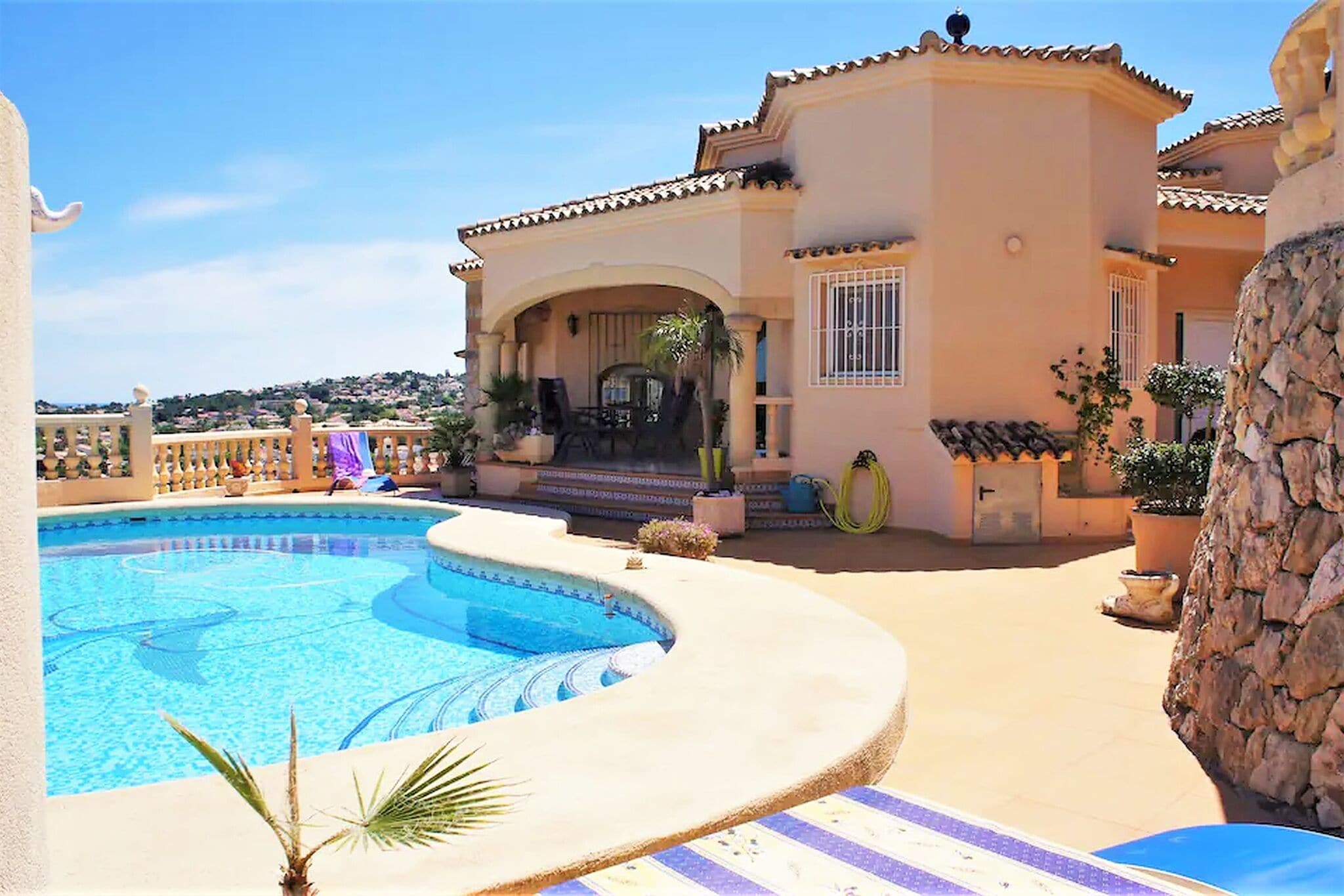 Agréable maison de vacances à Denia avec piscine privée