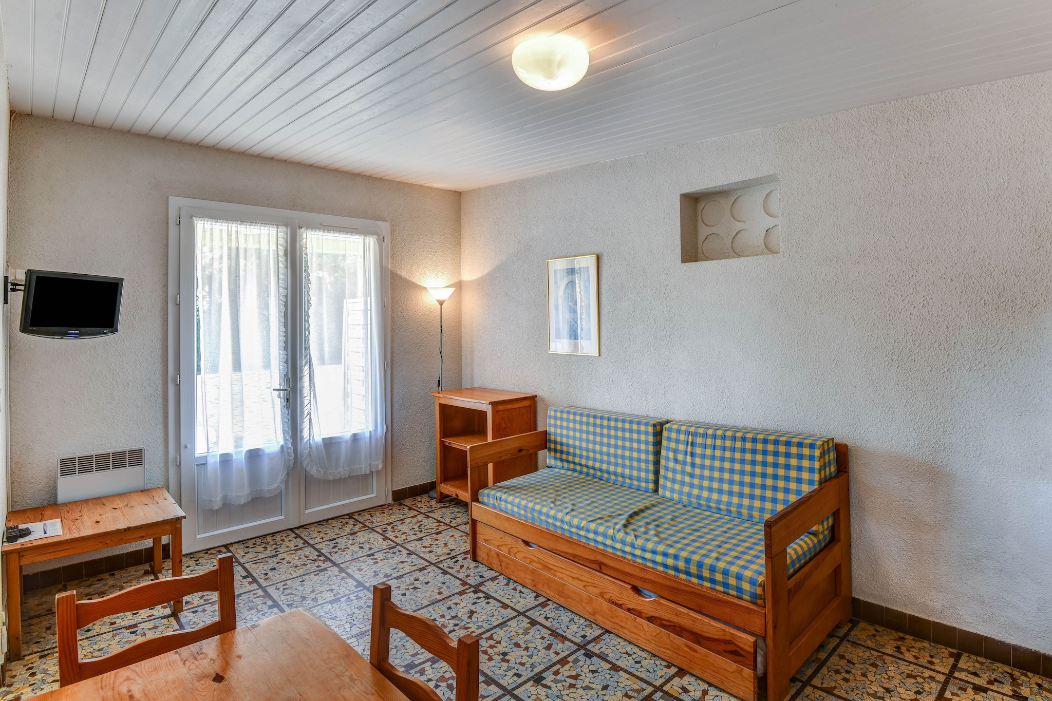 Ground floor: (Living room(seating area), Kitchen(electric kettle, microwave, dishwasher, fridge), bedroom(double bed or 2 single beds), bedroom(bunk bed), bathroom(shower, washbasin, toilet))\n\nBubble bath(shared with other guests, paid), sauna(shared with other guests, paid), terrace(private), garden, sun loungers, parking, swimming pool(shared with other guests, fenced, including part for children (depth 50cm), opened from Apr upto and including Oct), boules court, play equipment, table tennis table, billiards, fitness equipment(shared with other guests), party games