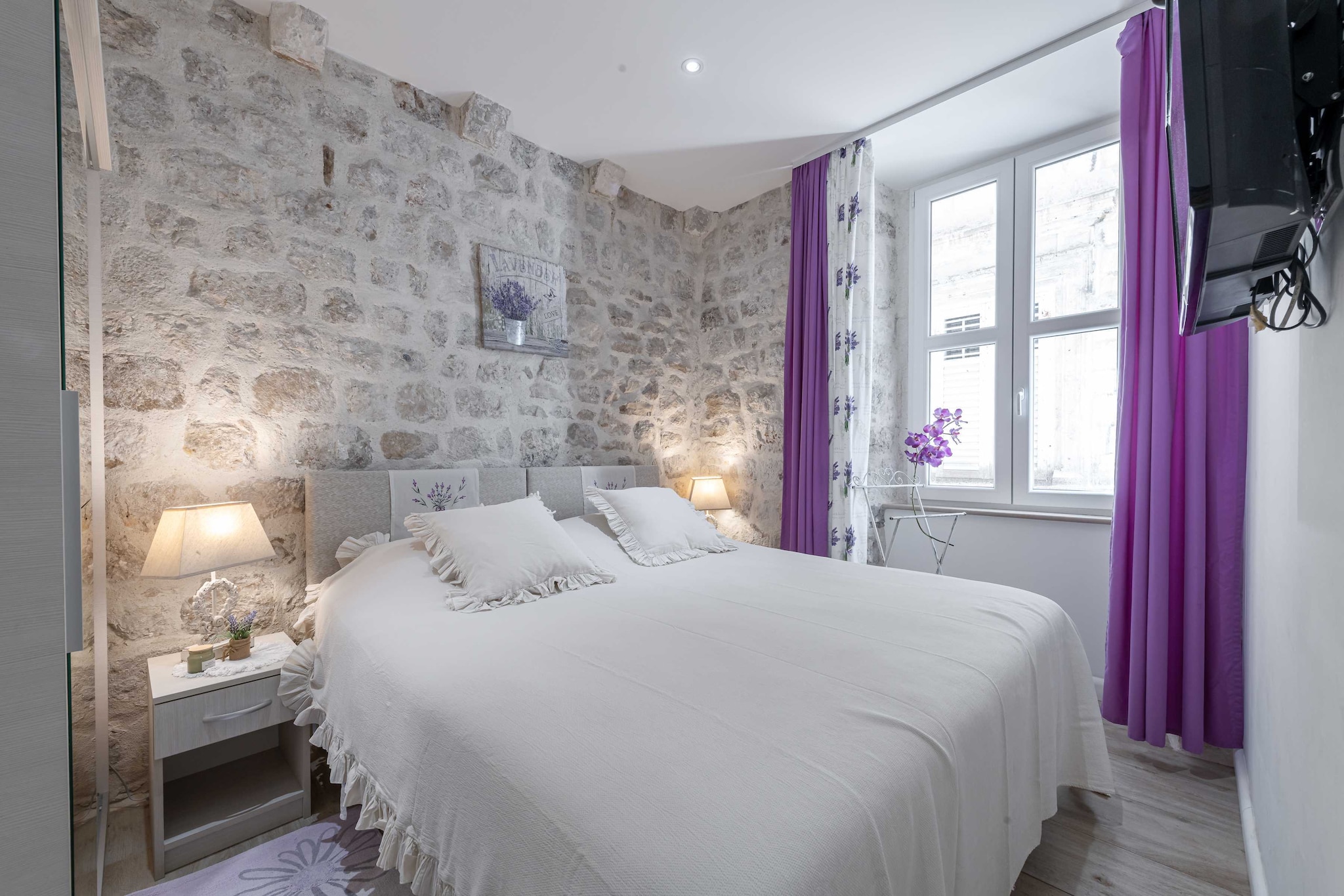 L & L Old Town Apartments - One bedroom Apartment (Lavander)-Slaapkamer