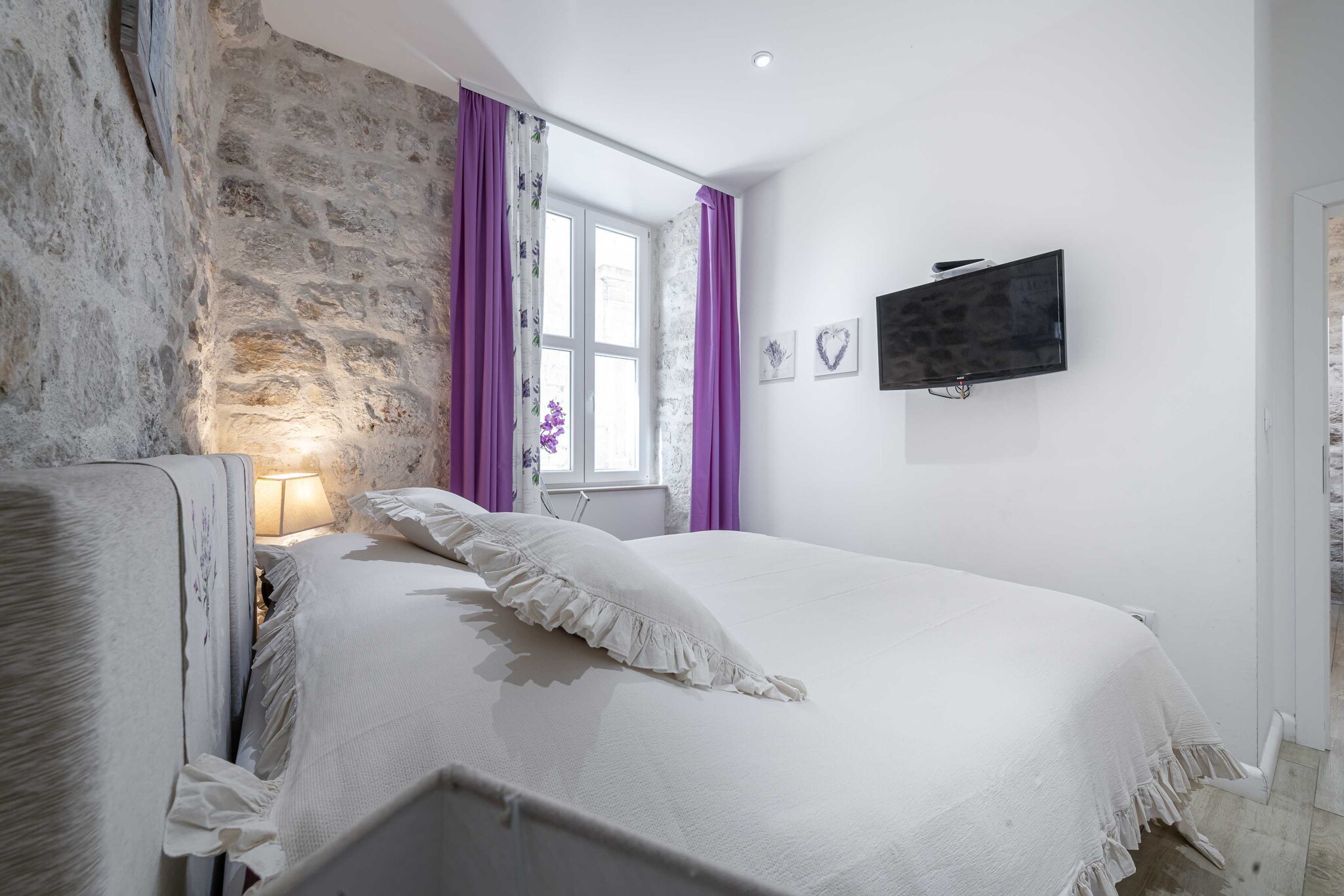 L & L Old Town Apartments - One bedroom Apartment (Lavander)-Slaapkamer