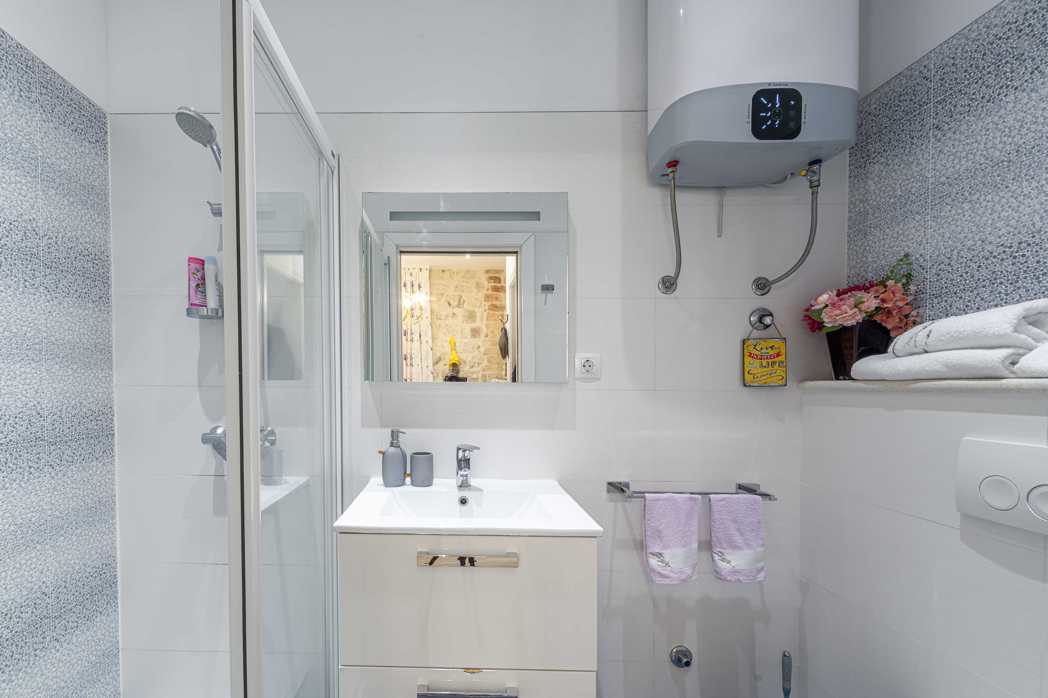 L & L Old Town Apartments - One bedroom Apartment (Lavander)-Badkamer
