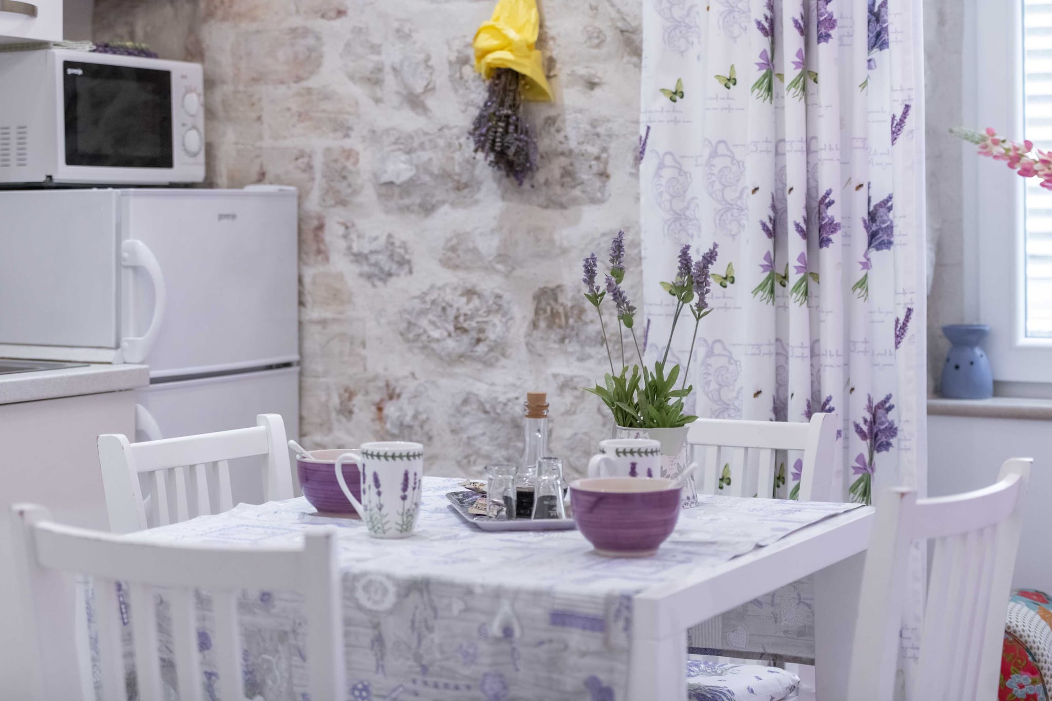 L & L Old Town Apartments - One bedroom Apartment (Lavander)-Eetkamer