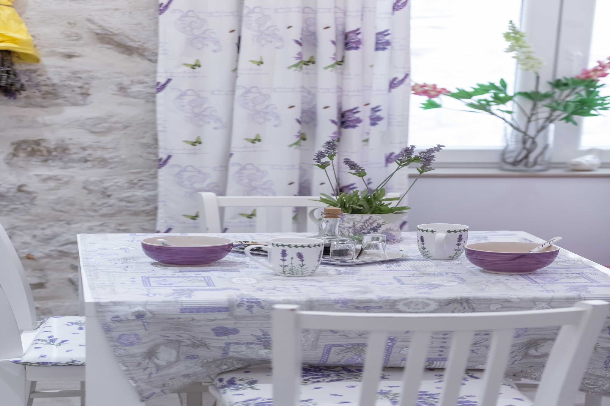L & L Old Town Apartments - One bedroom Apartment (Lavander)-Eetkamer