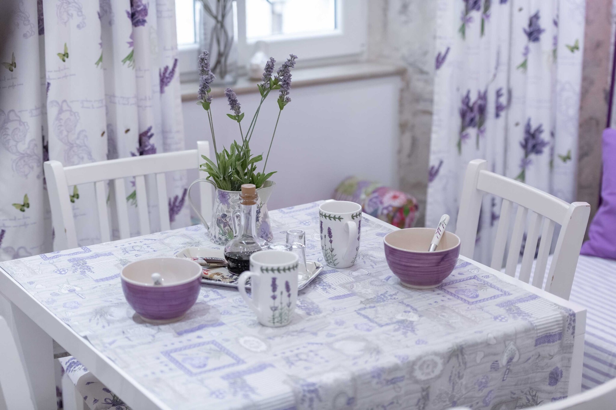 L & L Old Town Apartments - One bedroom Apartment (Lavander)-Eetkamer
