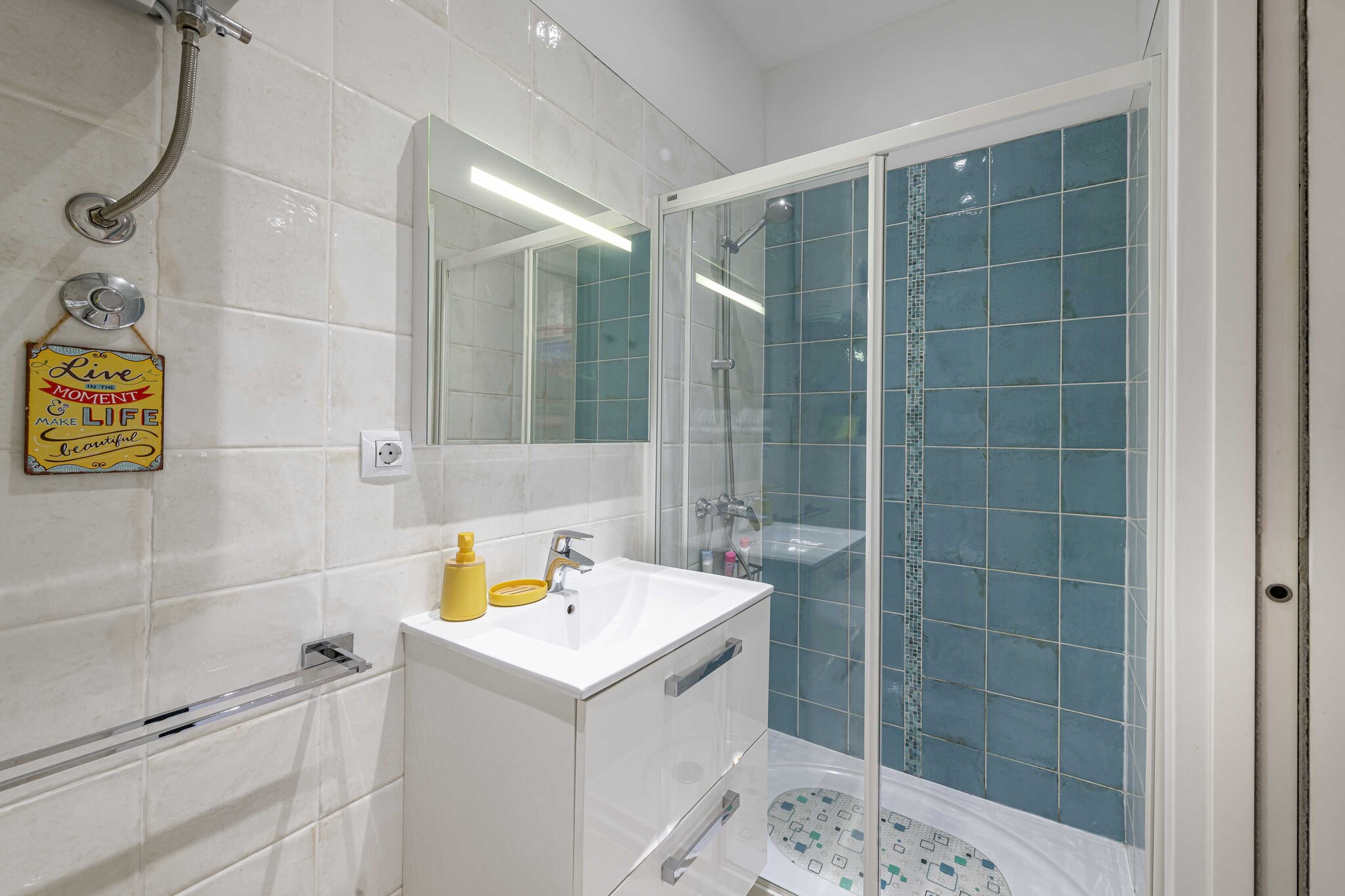 L & L Old Town Apartments - Studio Apartment ( Lacroma)-Badkamer