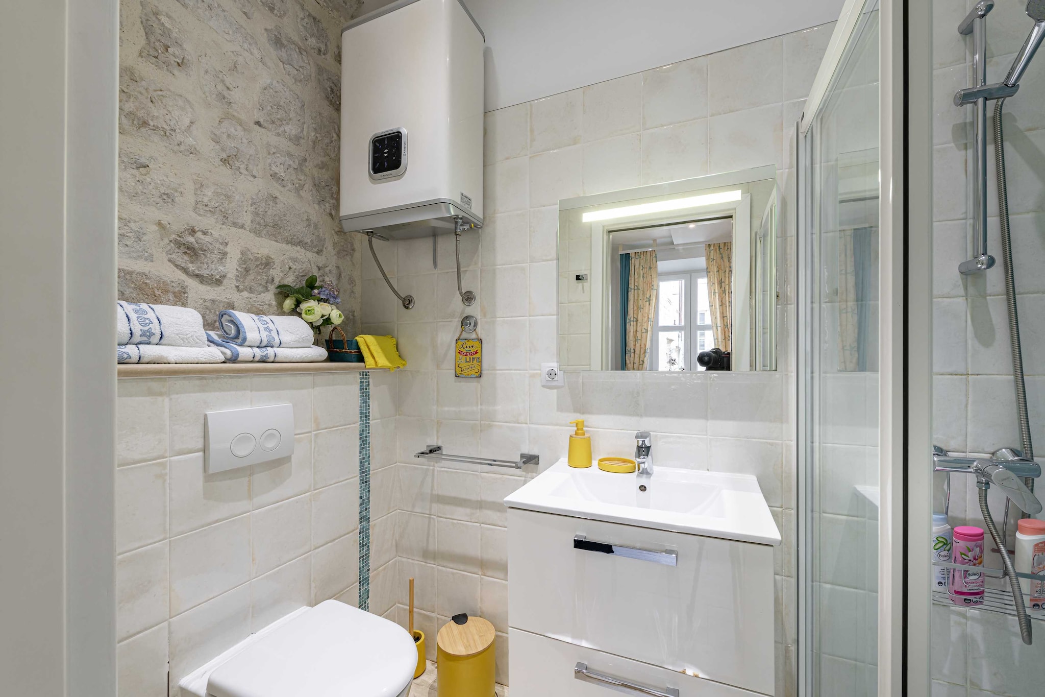 L & L Old Town Apartments - Studio Apartment ( Lacroma)-Badkamer