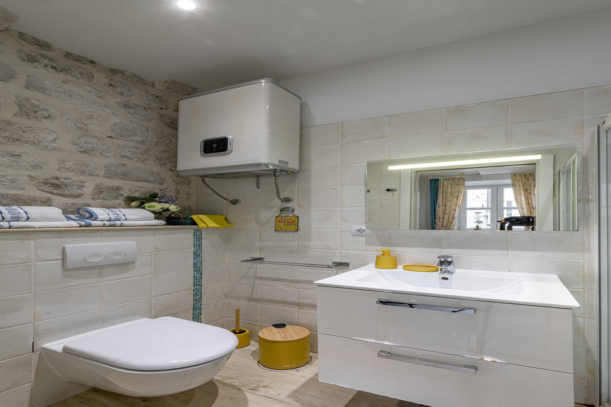 L & L Old Town Apartments - Studio Apartment ( Lacroma)-Badkamer