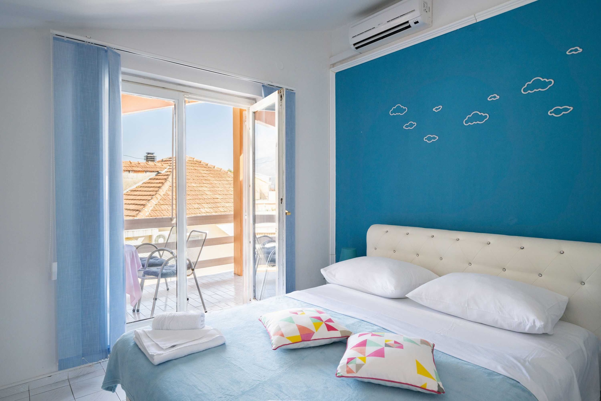 LaidBack Apartments - Standard One Bedroom Apartment with Balcony and Sea View (Azur)-Slaapkamer