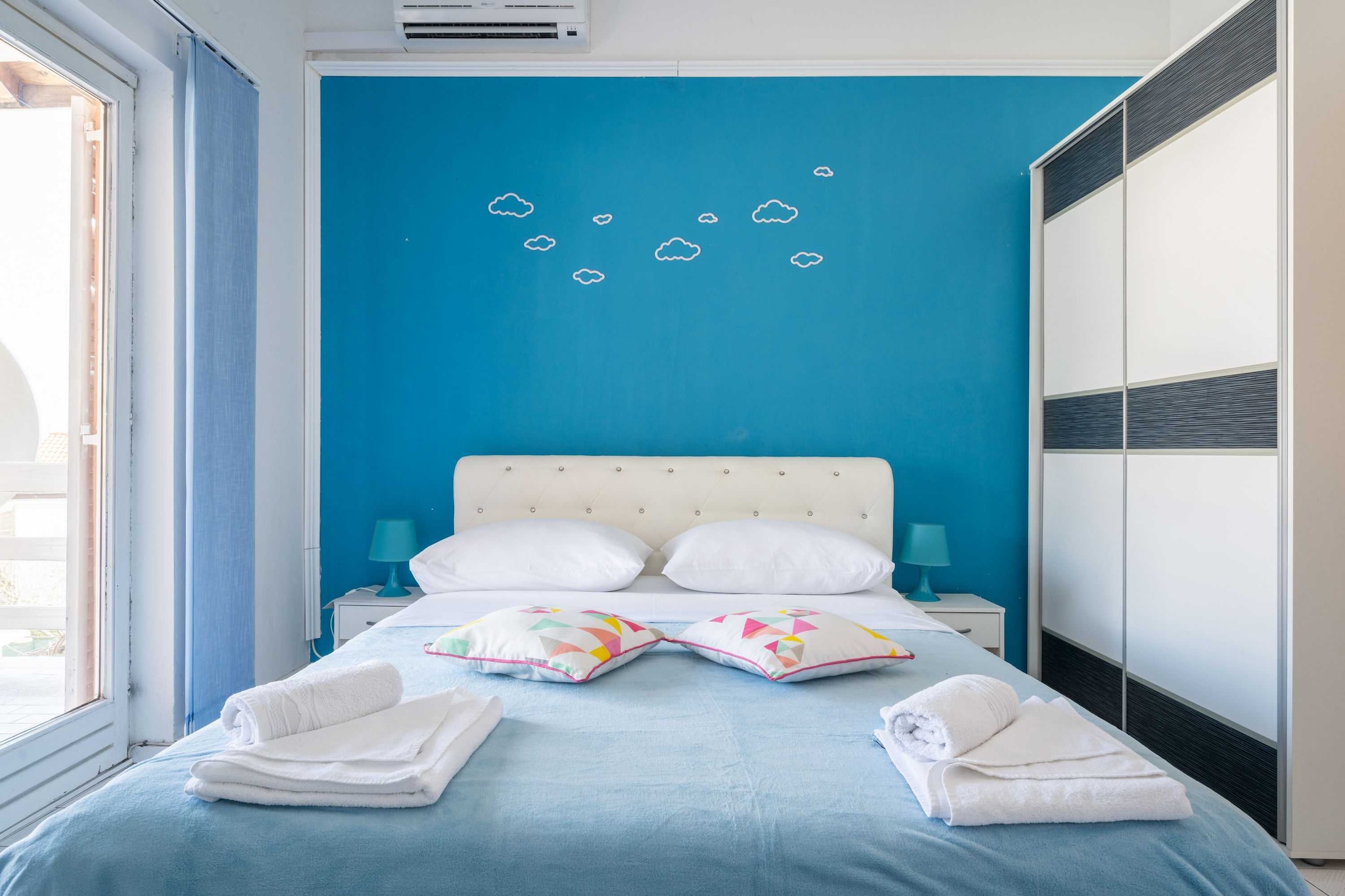 LaidBack Apartments - Standard One Bedroom Apartment with Balcony and Sea View (Azur)-Slaapkamer