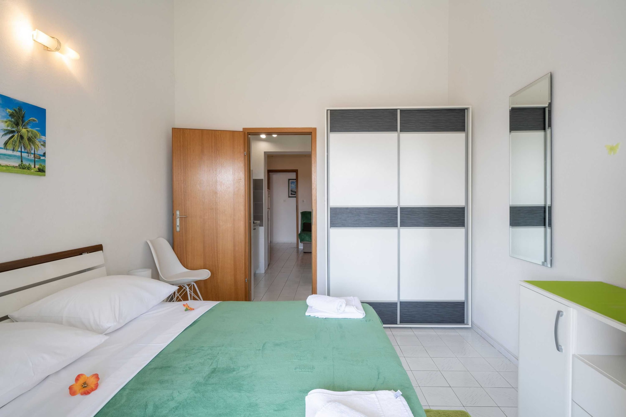 LaidBack Apartments - Comfort One Bedroom Apartment with Balcony and Sea View (Green)-Bedroom