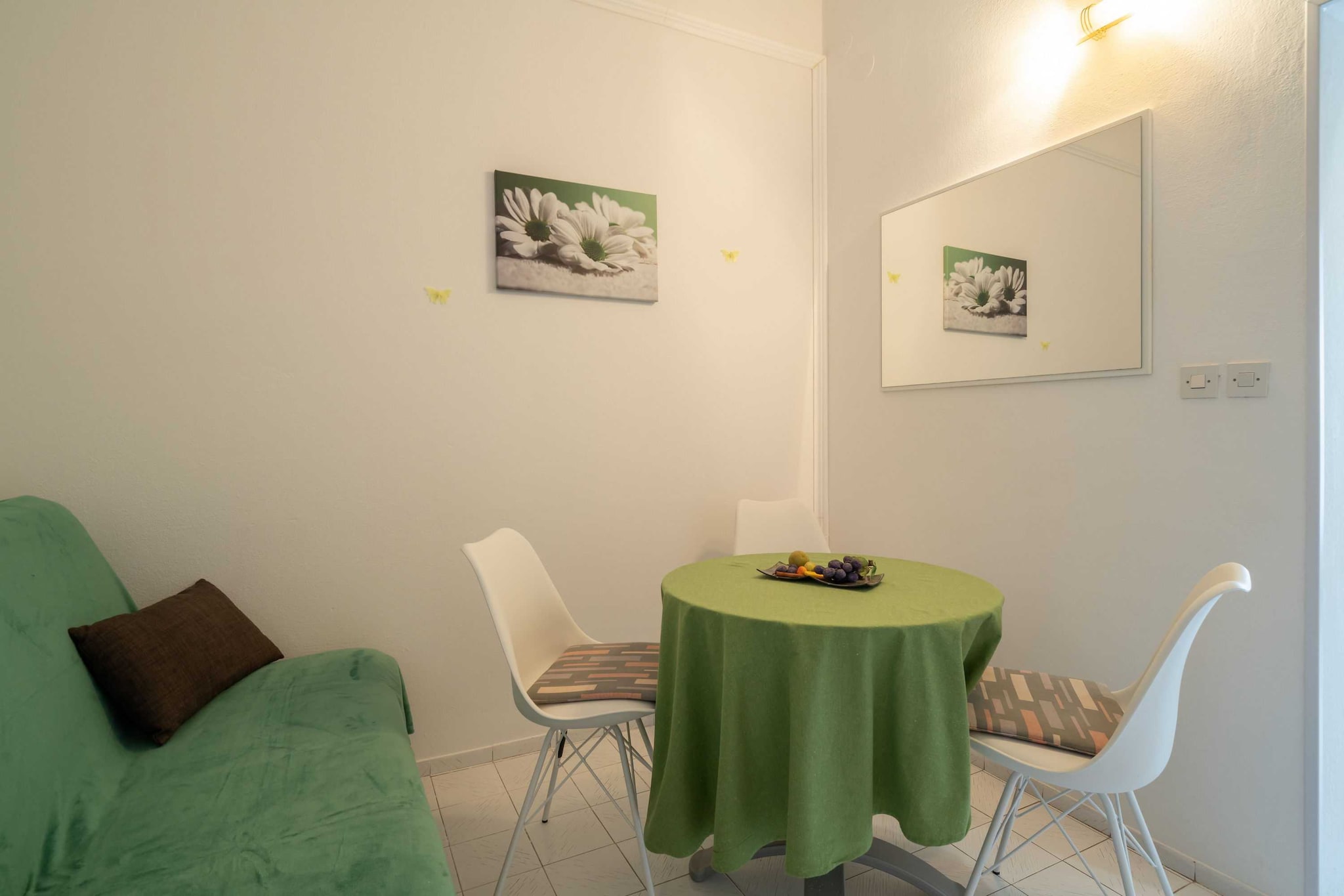 LaidBack Apartments - Comfort One Bedroom Apartment with Balcony and Sea View (Green)-Living room