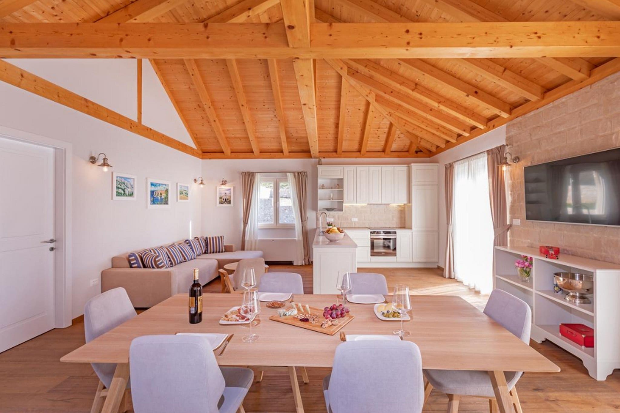 Villa Ivić-Two Bedroom Villa with Swimming Pool-Woonkamer