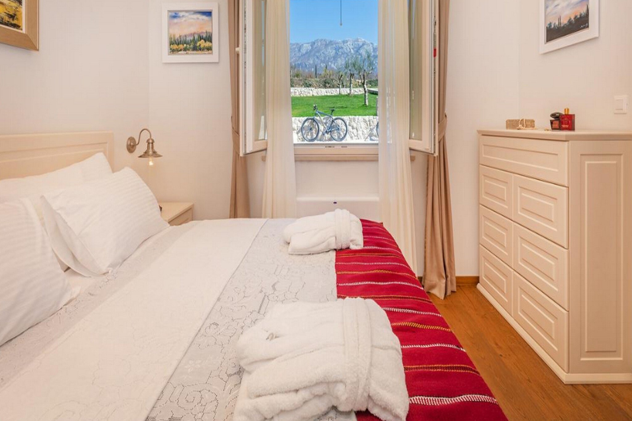 Villa Ivić-Two Bedroom Villa with Swimming Pool-Slaapkamer