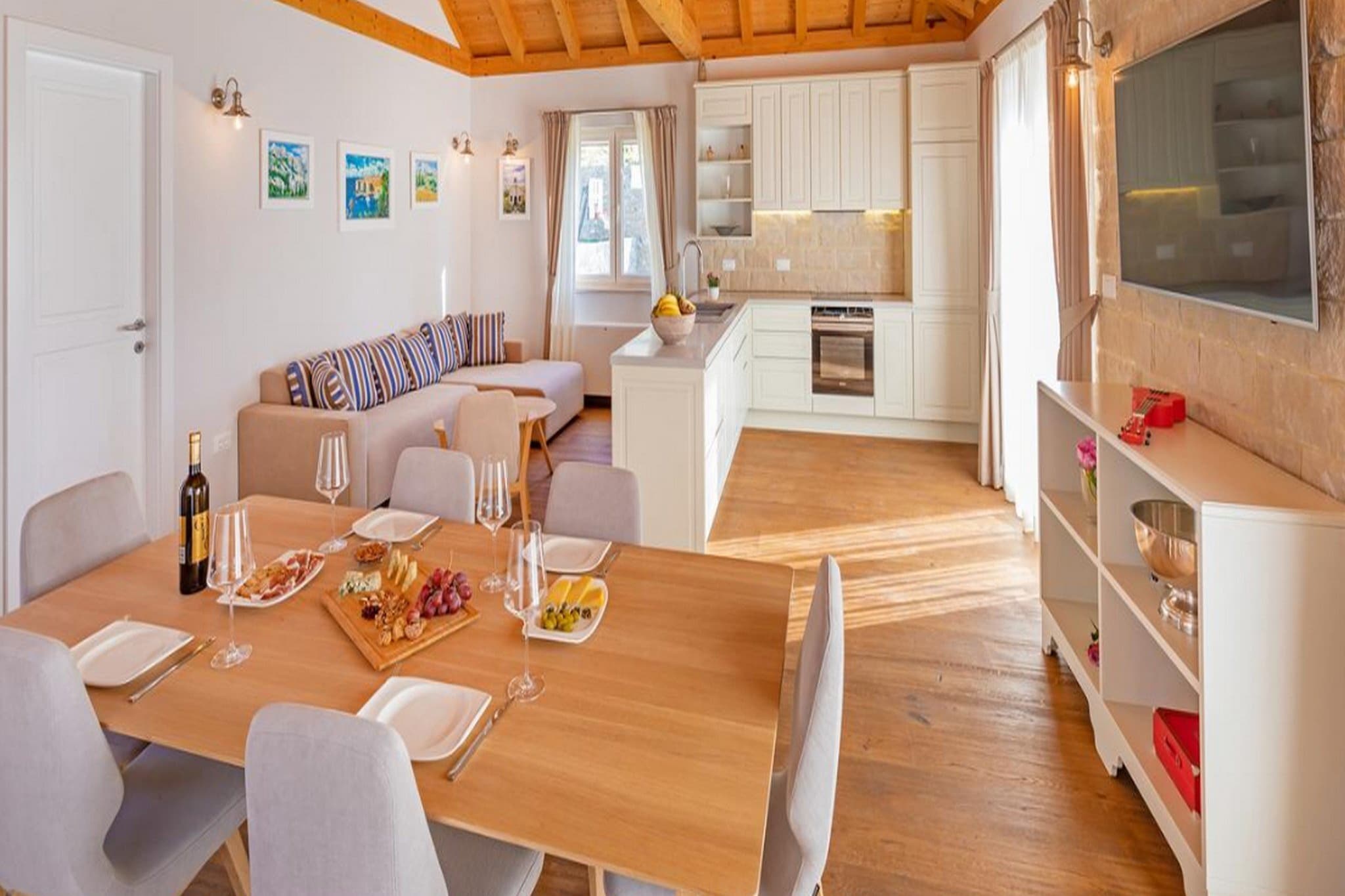 Villa Ivić-Two Bedroom Villa with Swimming Pool-Eetkamer