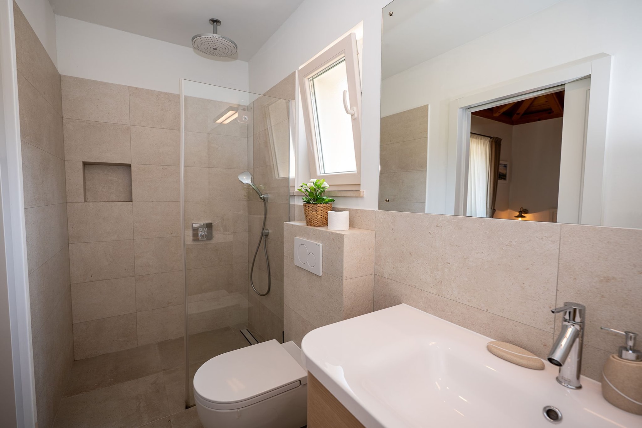 Villa Ivić-Two Bedroom Villa with Swimming Pool-Badkamer