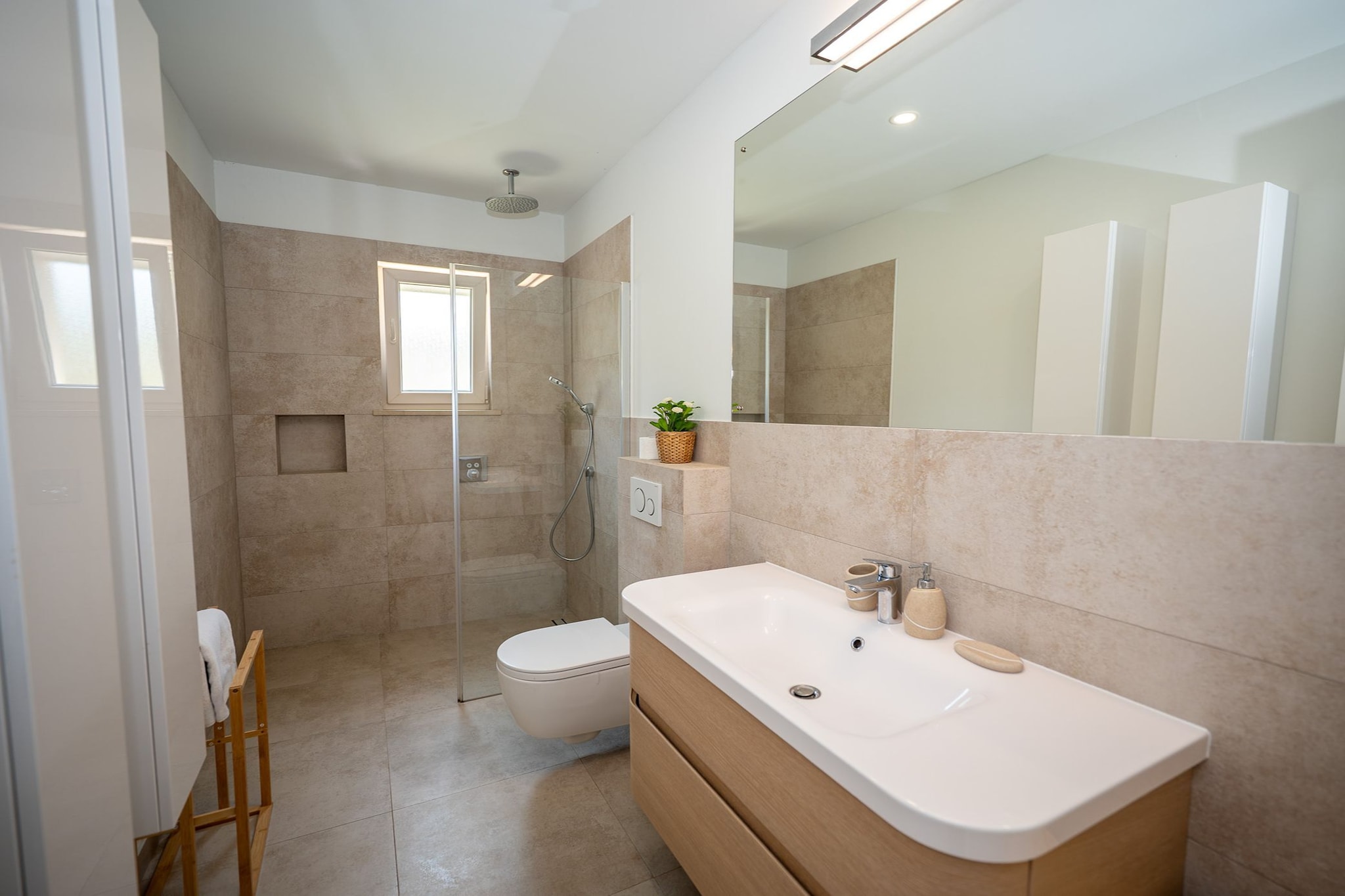 Villa Ivić-Two Bedroom Villa with Swimming Pool-Badkamer