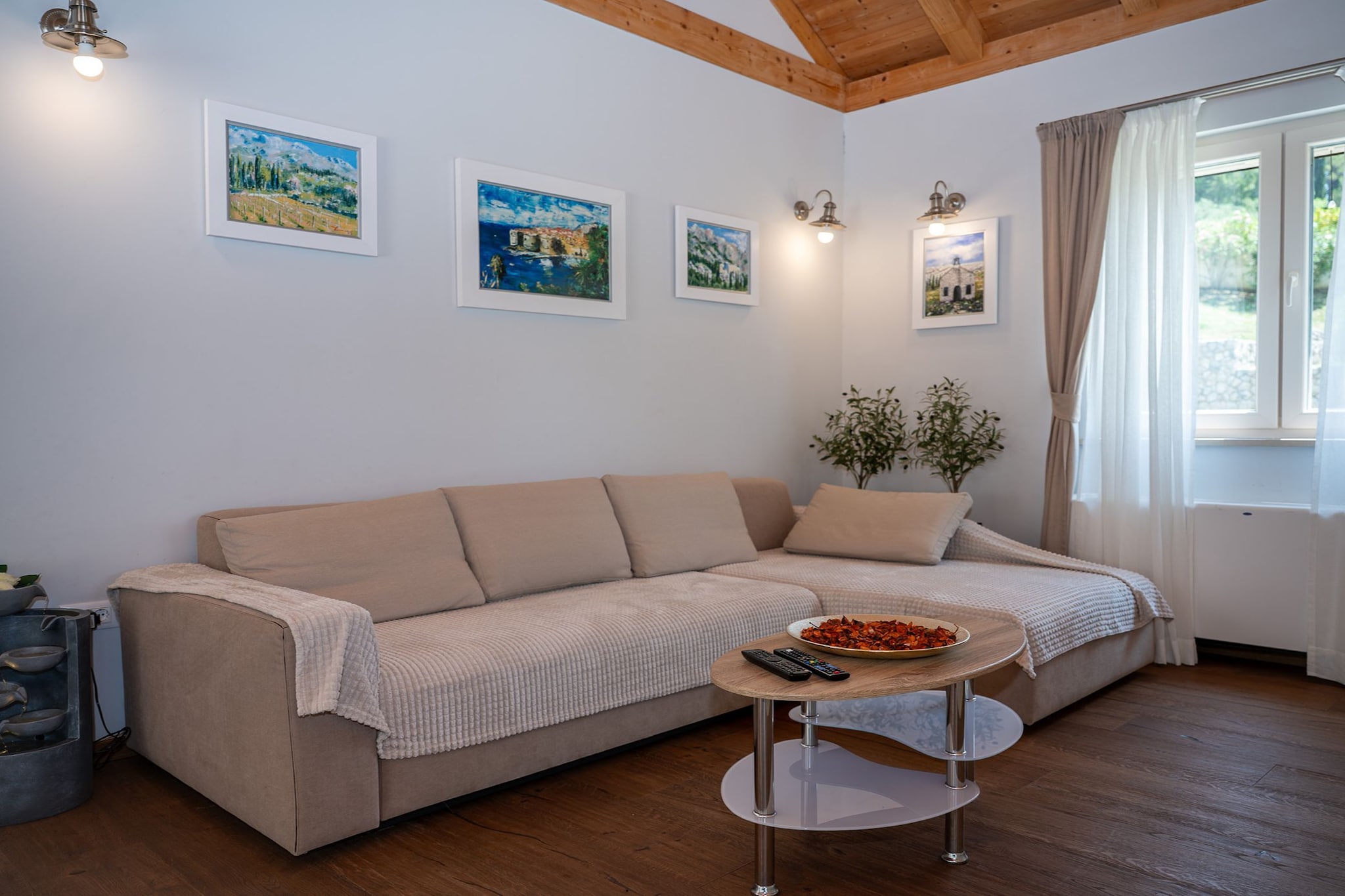 Villa Ivić-Two Bedroom Villa with Swimming Pool-Woonkamer