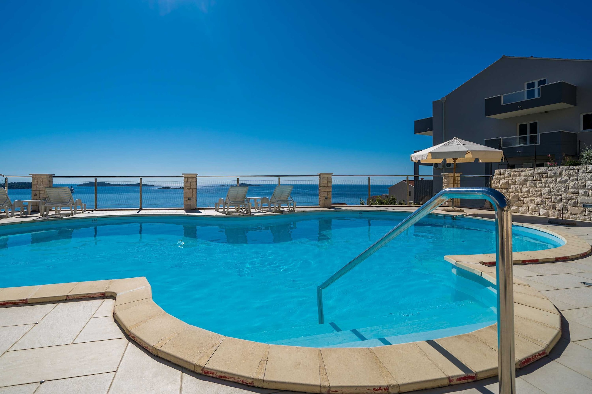 Apartments Marnic Blue Chill-One Bedroom Apartment(B)-Zwembad