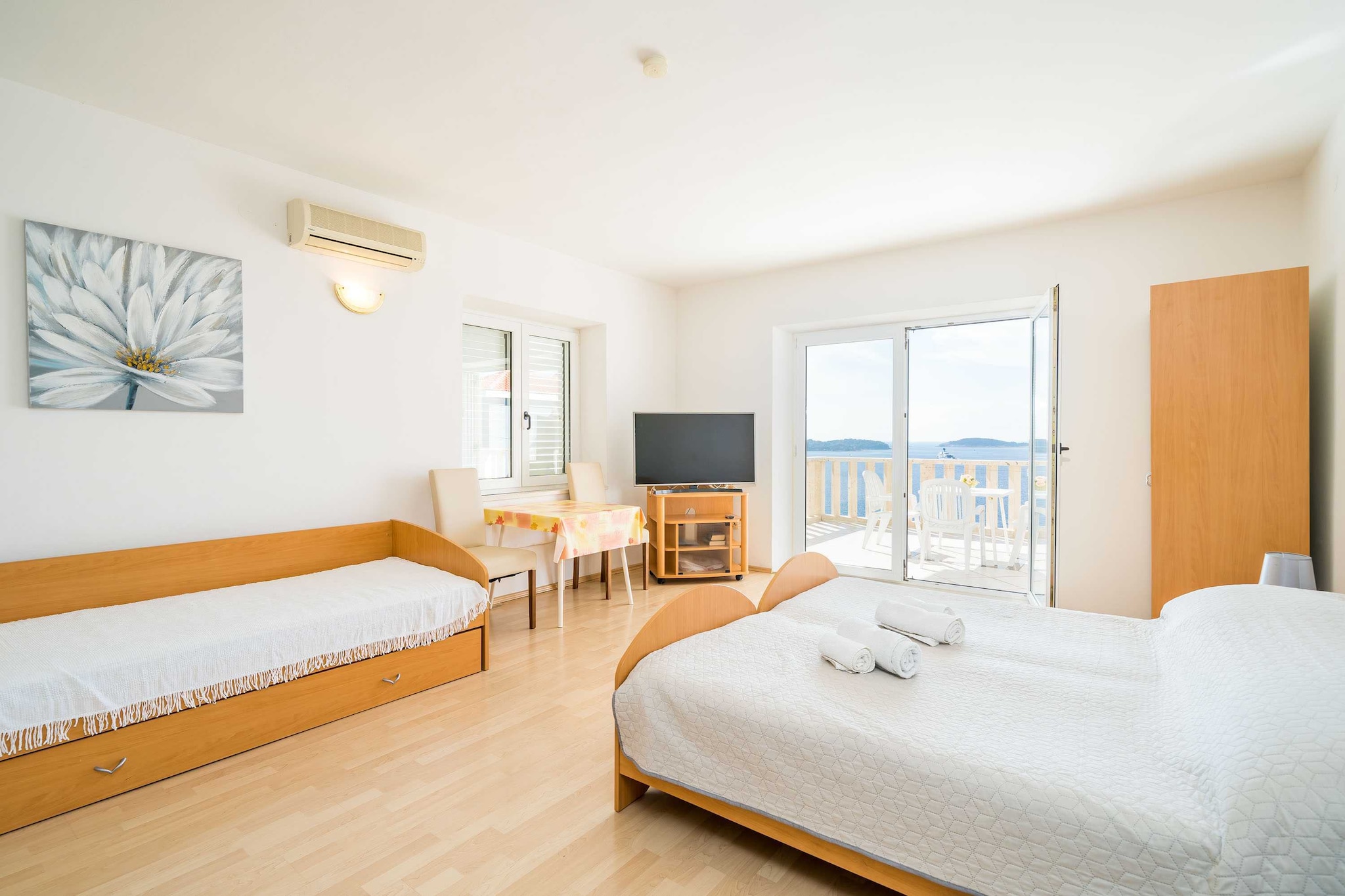 Apartments Marnic Blue Chill- Comfort Studio Apartment with Balcony(S4)-Slaapkamer