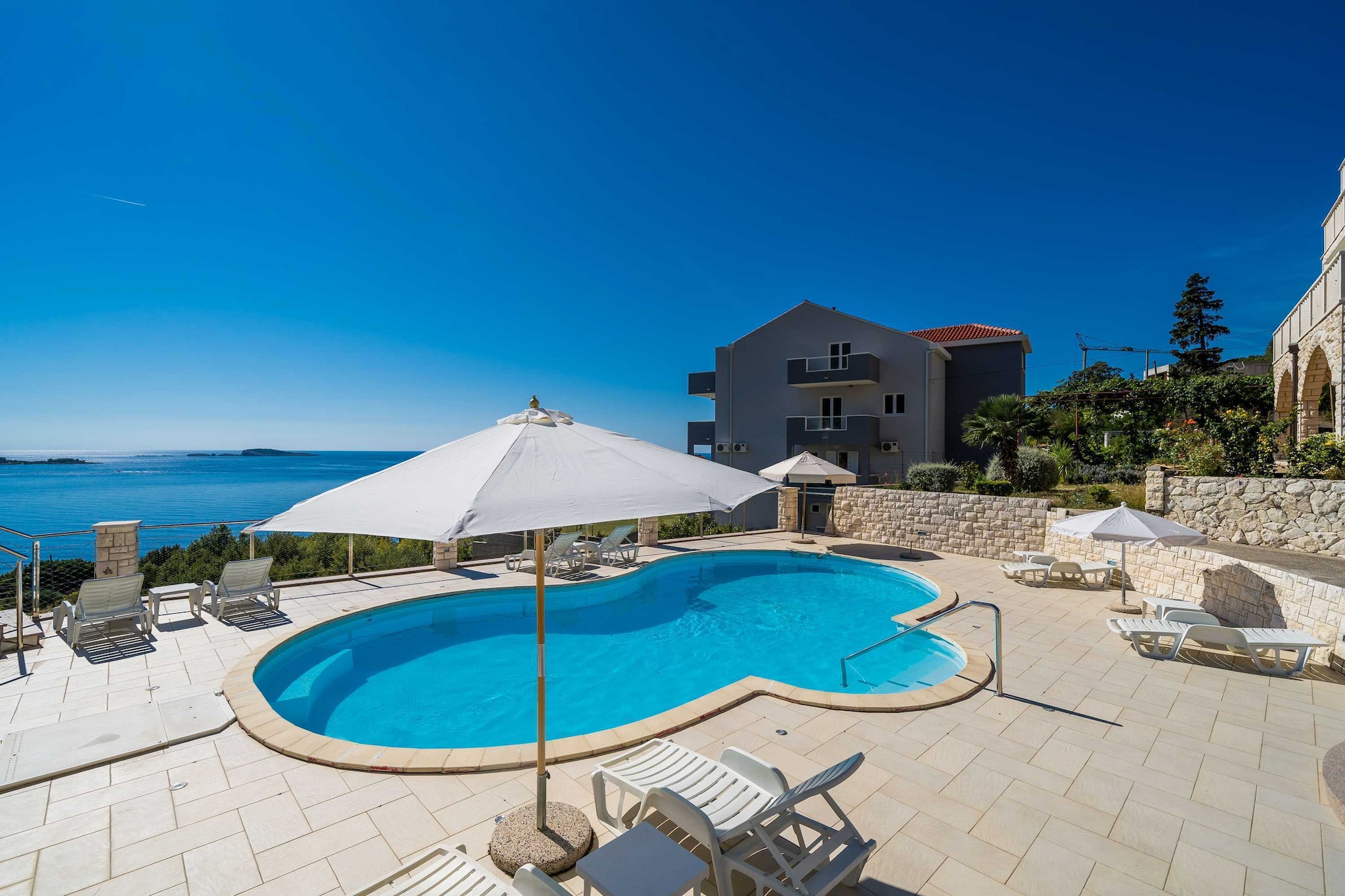 Apartments Marnic Blue Chill- Comfort Studio Apartment with Balcony(S4)-Zwembad