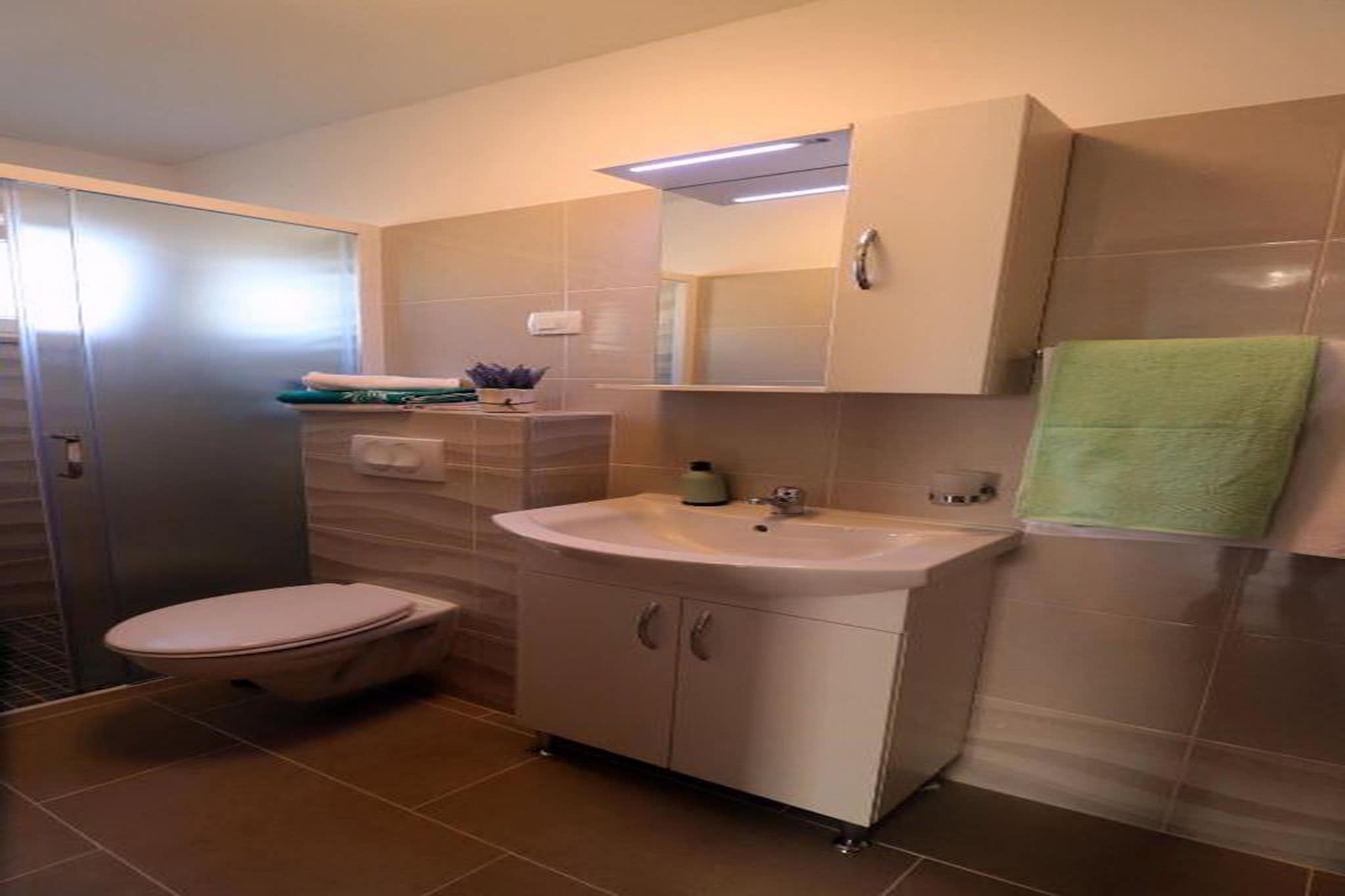 Apartments Clementina Sunrise-Studio Apartment with Balcony (GREEN)-Badkamer