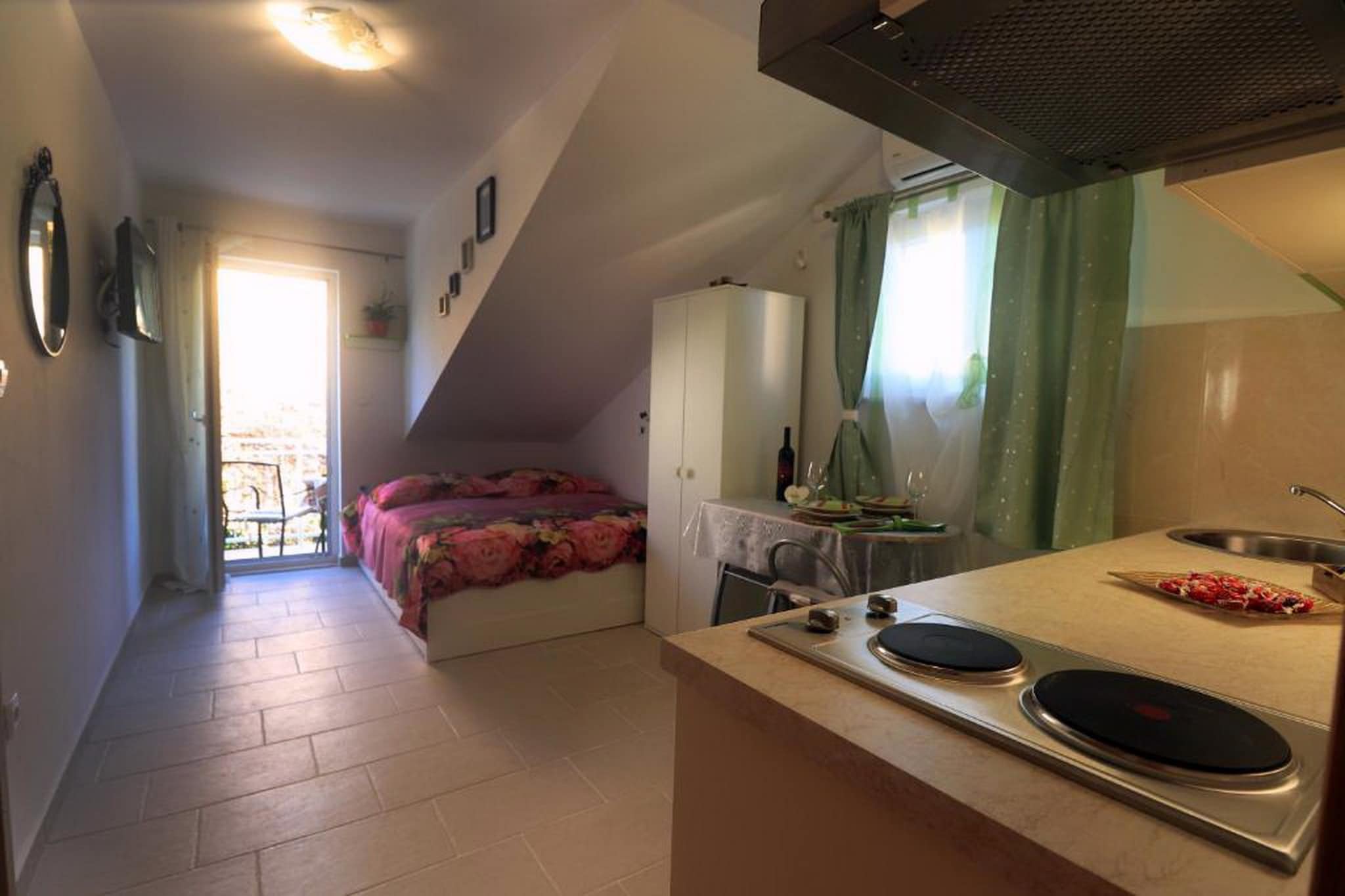 Apartments Clementina Sunrise-Studio Apartment with Balcony (GREEN)-Binnen