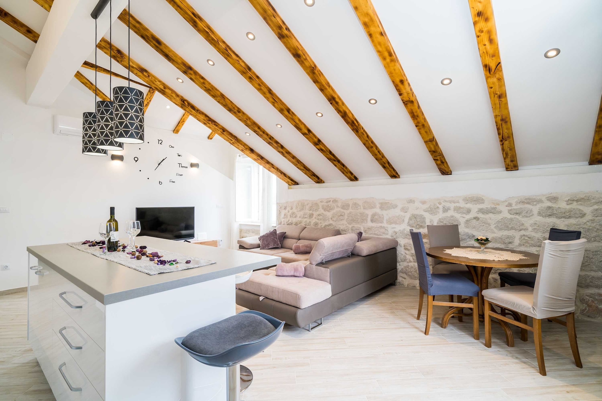 Located just a stone throw away from the nearest beach, Villa Ro-Ma offers accommodation in Slano, a lovable small place 34 km away from Dubrovnik and it is great for people who want to escape crowd and noise, and want to have relaxed vacation.

Spacious furnished terrace as well as BBQ facilities are at your disposal.

Fire extinguisher as well as first aid kit are provided.

Luggage storage is possible prior check in and after check out, so you can explore the city a little more before your departure.

Free private parking is provided, reservation is not required.

This lovely three bedroom villa with furnished terrace and sea view is perfectly fit for up to six people. It features free WiFi, air conditioning and LCD TV.  The spacious living room comes with sofa and sitting area and it's combined with the well equipped kitchen and dining area. The villa has three private bathrooms with bath or shower and toilet.

Washing machine, iron and ironing facilities are provided.

Baby cot is at you disposal.

Slano is a village in southern Croatia with a small harbour in the bay of the same name.  A seaside promenade, various bars and restaurants can be reached within few minutes. The nearest beach is only 100 m away from the property.

Restaurant and cafe bar can be found within 20 m range, while the closest market is 10 m walk away from the property.

The bus stop is 100 m away from the property.  A port linking Peljesac Peninsula with Mljet Island is reachable within a 20-minute drive. Dubrovnik International Airport is 53 km from the  property.