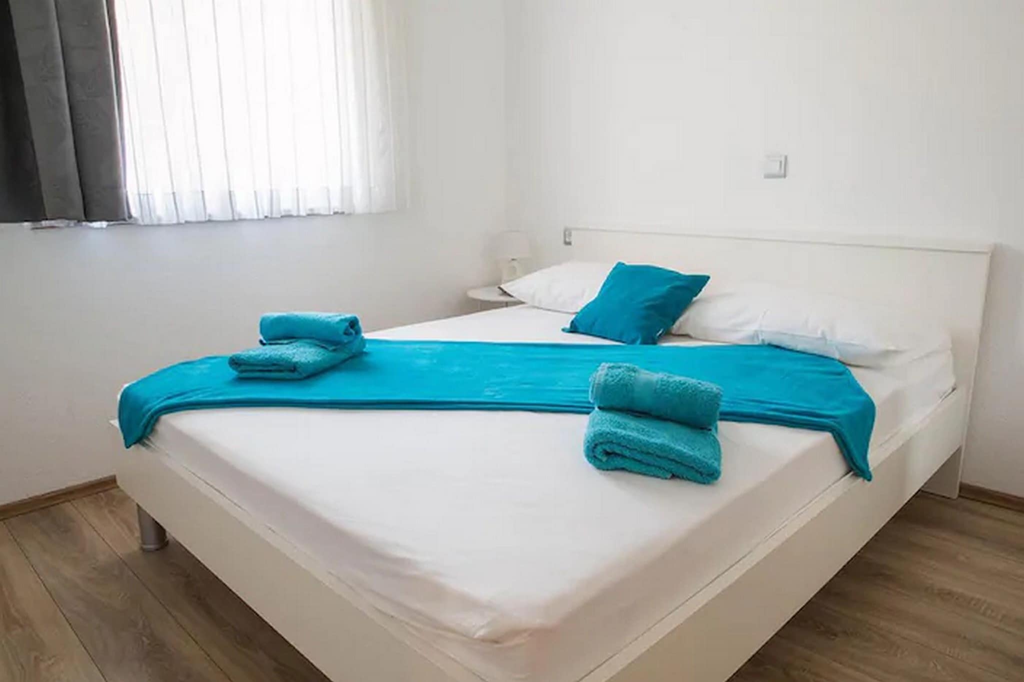 Holiday Home J&D No.2-Nine Bedroom House with Pool-Slaapkamer