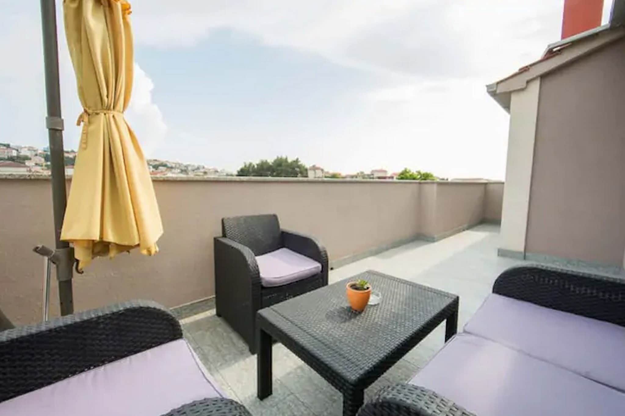 Holiday Home J&D No.2-Nine Bedroom House with Pool-Terras