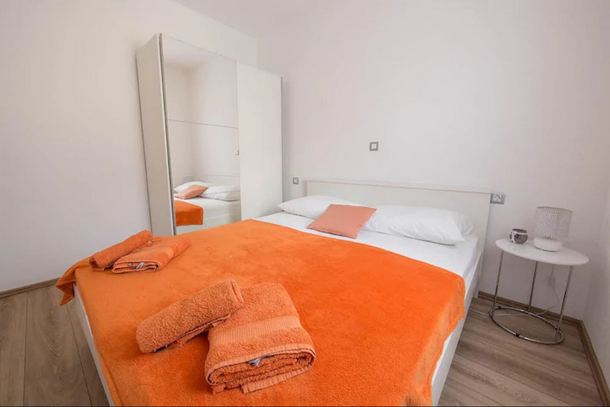 Holiday Home J&D No.2-Nine Bedroom House with Pool-Slaapkamer