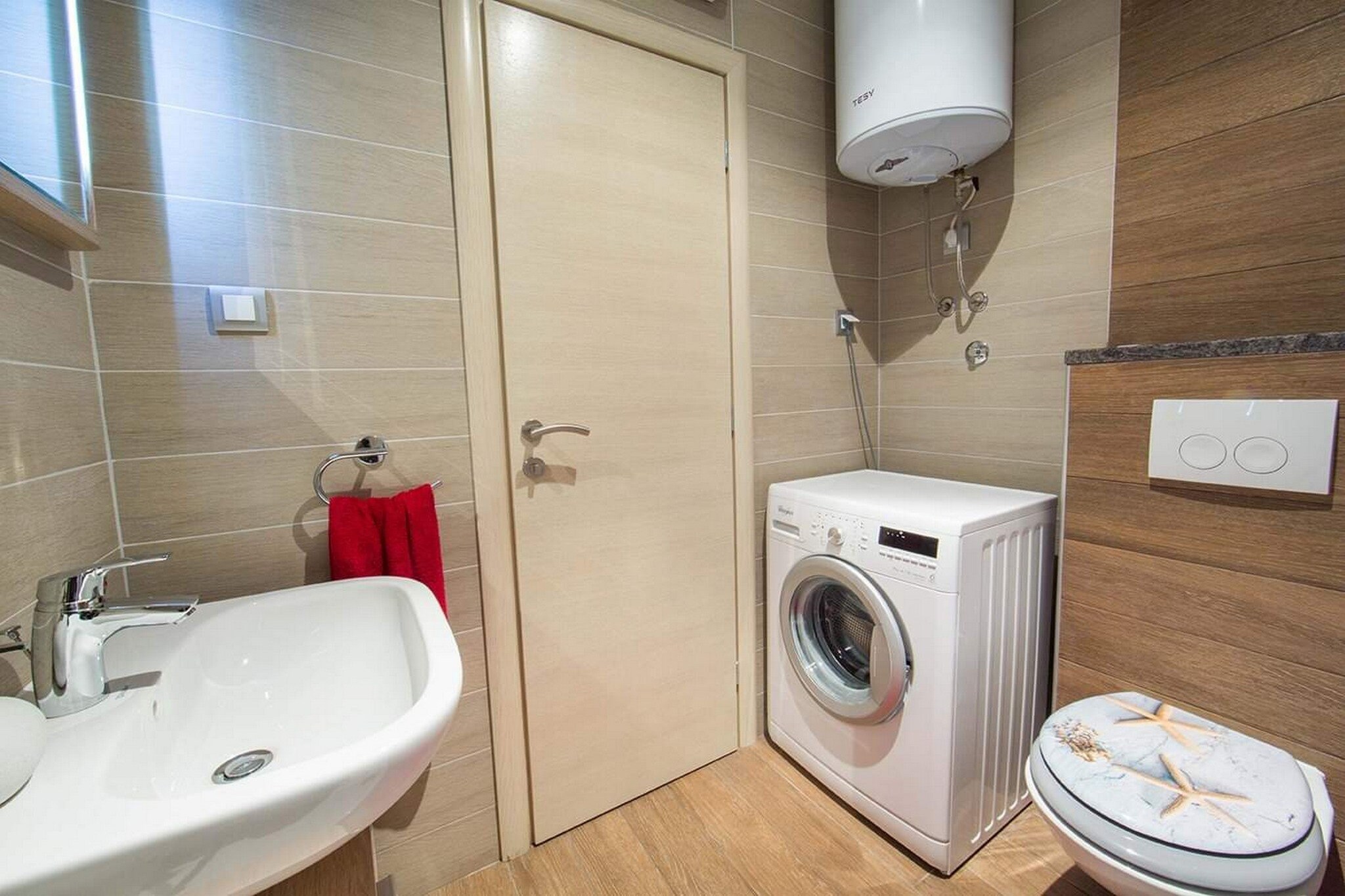 Holiday Home J&D No.2-Nine Bedroom House with Pool-Badkamer