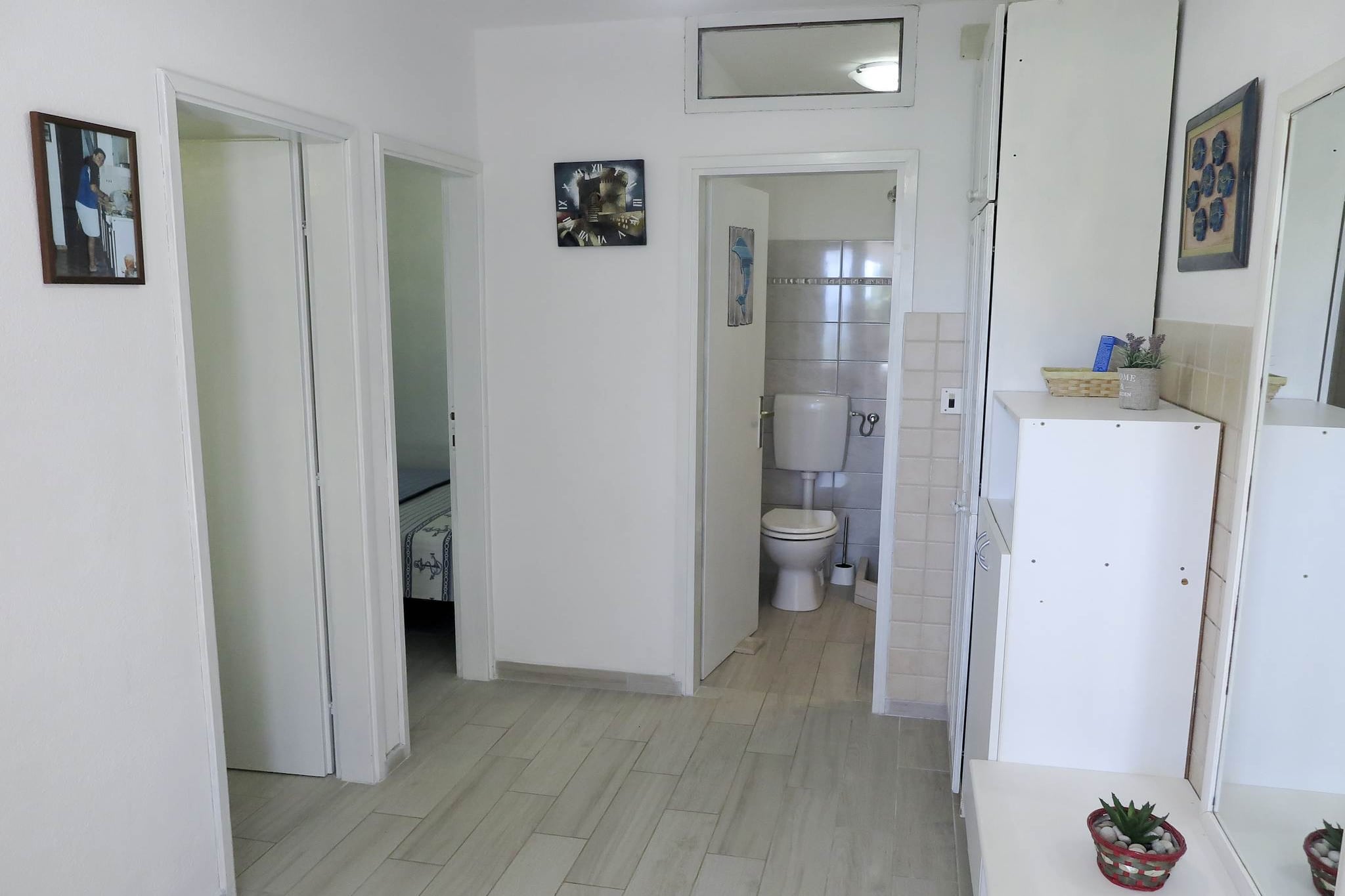 Holiday Home Maja - Four bedroom house with sea view-Binnen