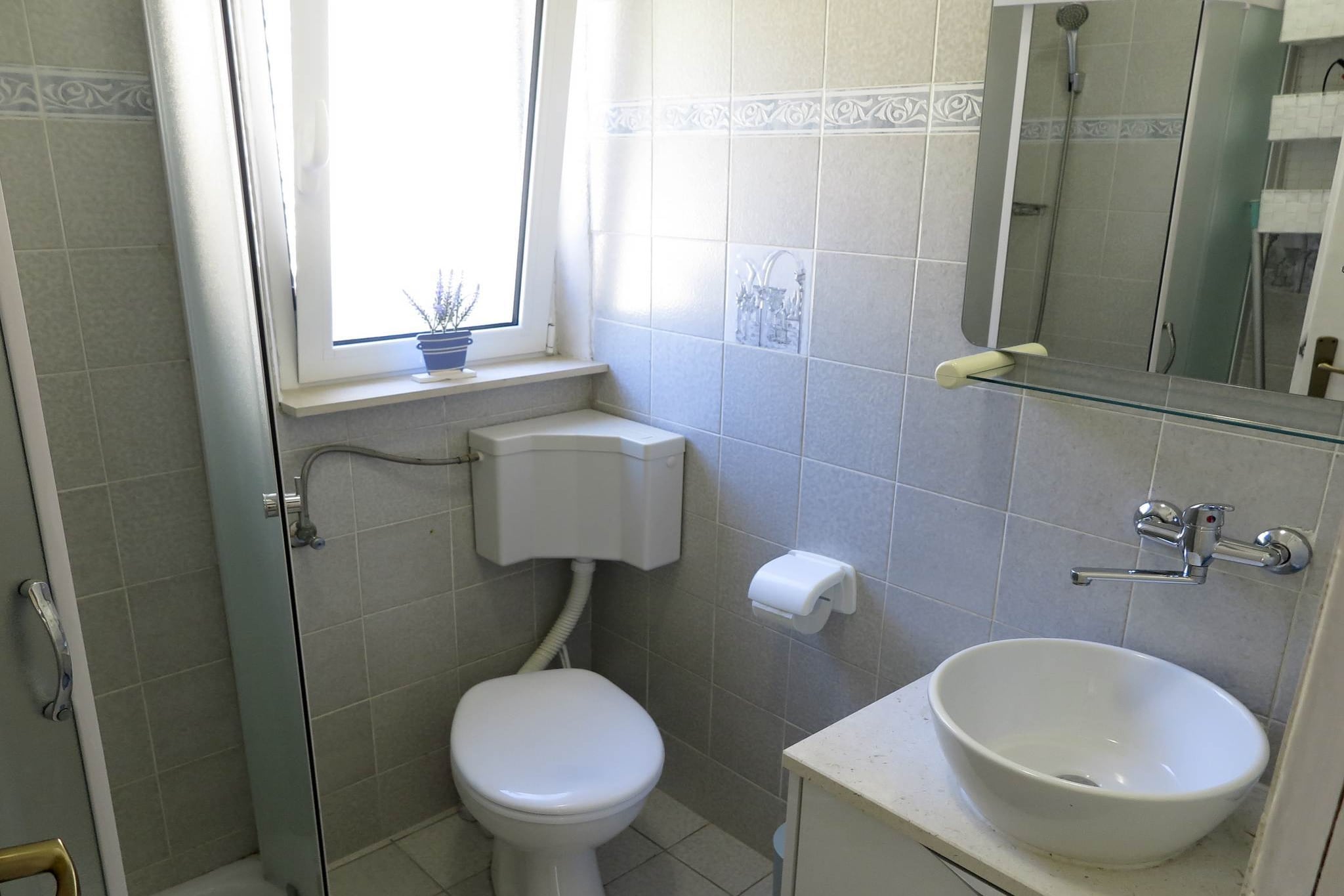 Holiday Home Maja - Four bedroom house with sea view-Badkamer