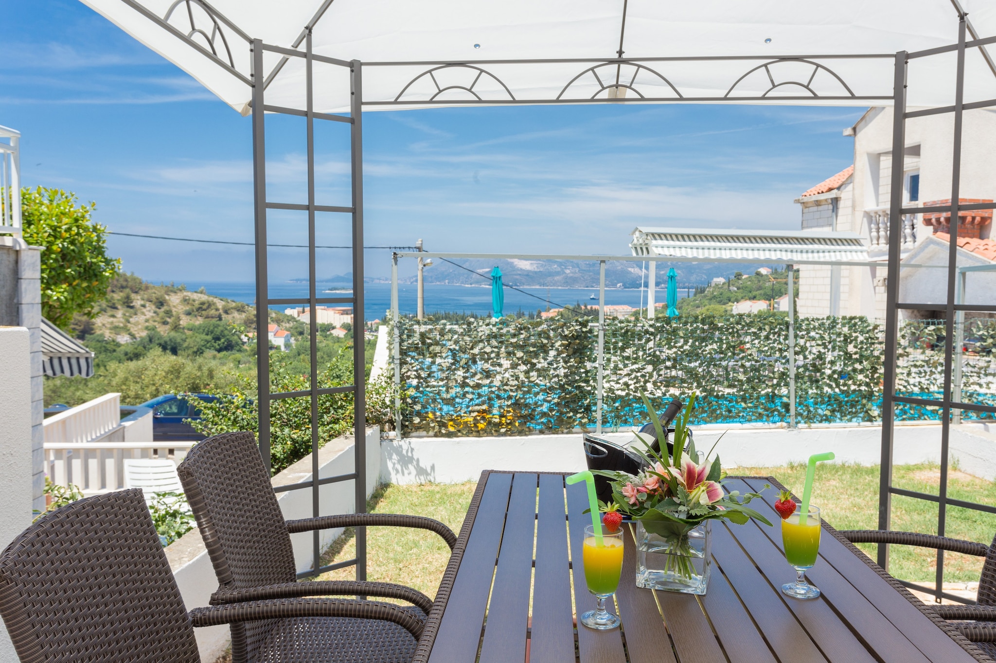 Holiday Home Oleander Sea View - Four Bedroom Holiday Home with Terrace and Sea View-Terras